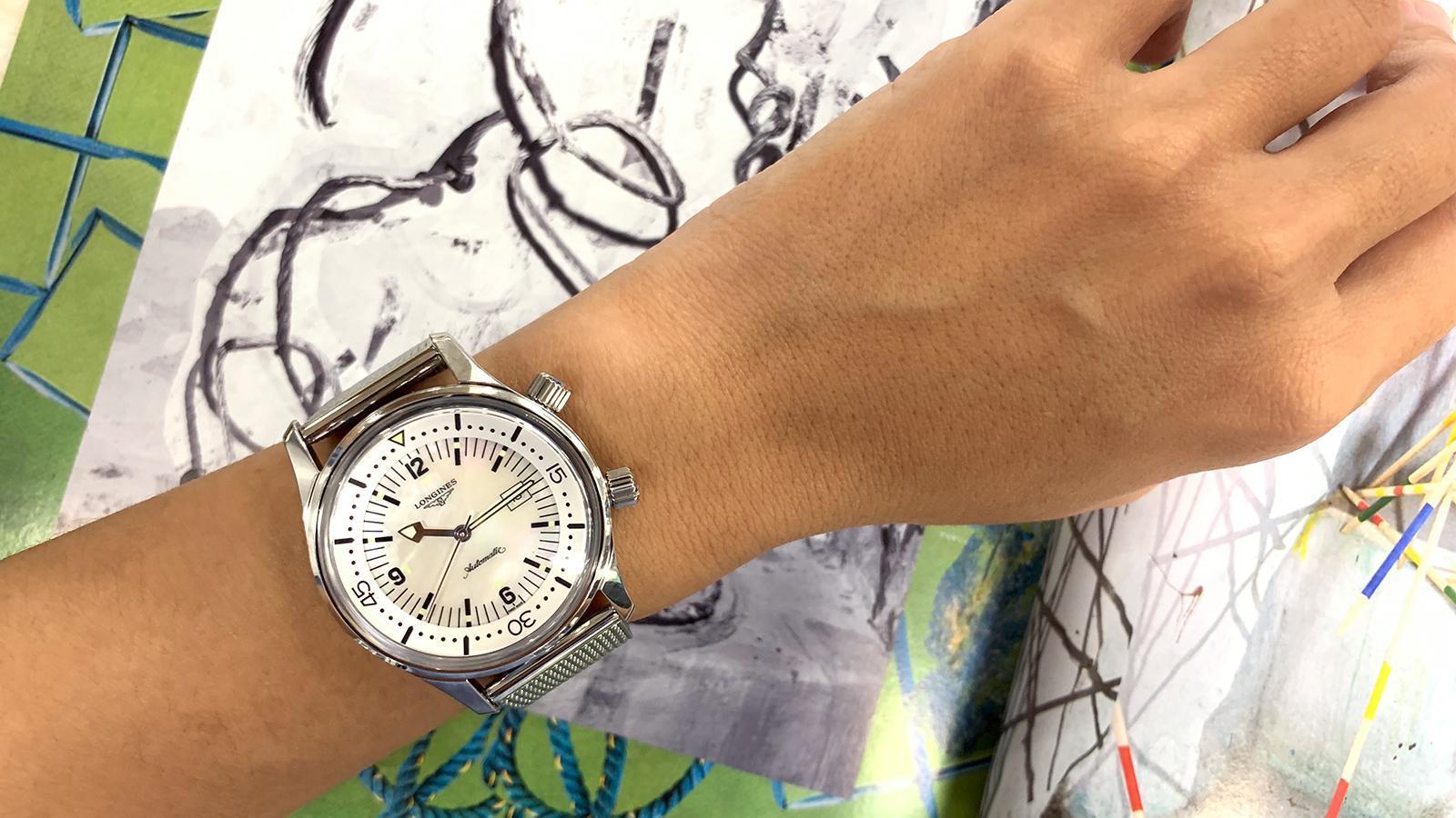Legend Diver 36mm的米蘭帶版本，戴上手的份量感很沉，就外型上來看，就算不當潛水錶使用，日常佩戴也很適合。