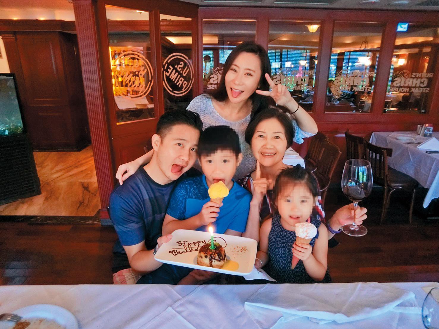 張劭緯(左一)大多聽從母親張秀琬(中排右一)的命令行事,他今年5月帶小孩到上海生活,也是母親指使。(讀者提供)