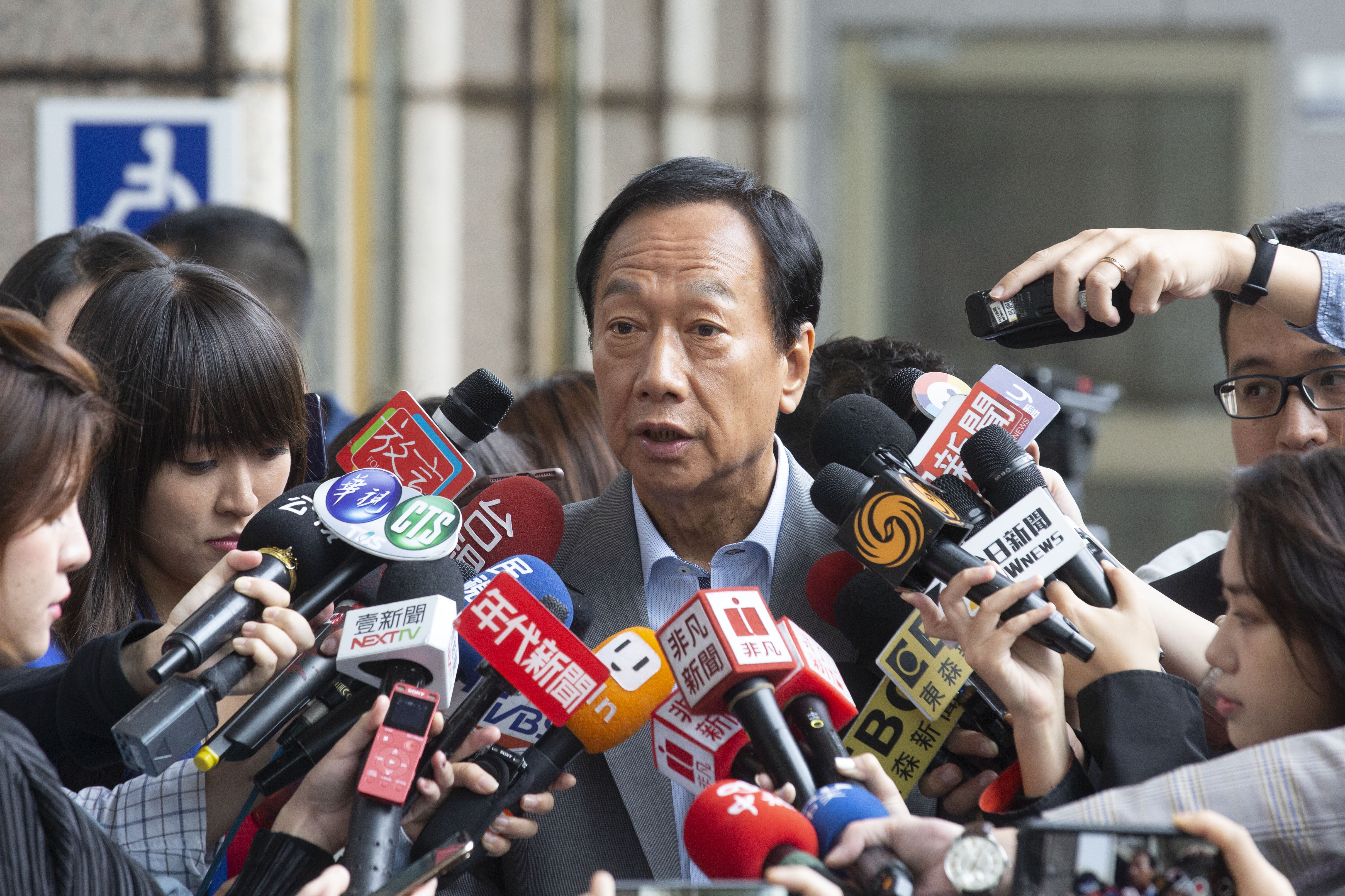 2020總統大選剩下60天，卻看不到藍綠兩黨有任何經濟政策的辯論，讓郭台銘相當擔心。本刊資料照