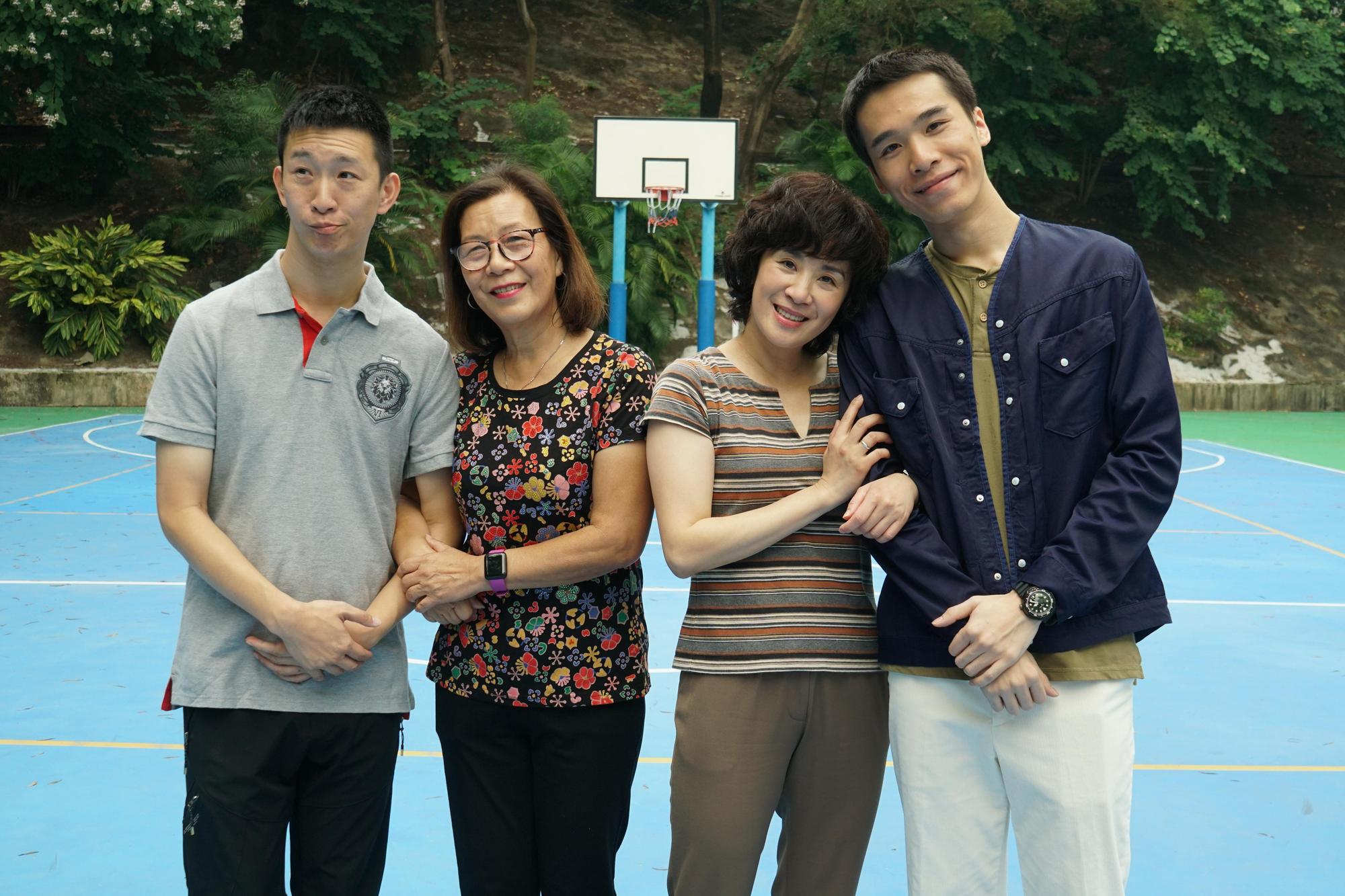 蘇樺偉的媽媽多謝比她年輕很多的吳君如能演她，也誇讚演出 蘇樺偉的演員梁仲恆比她兒子帥很多。（滾動工作室提供）