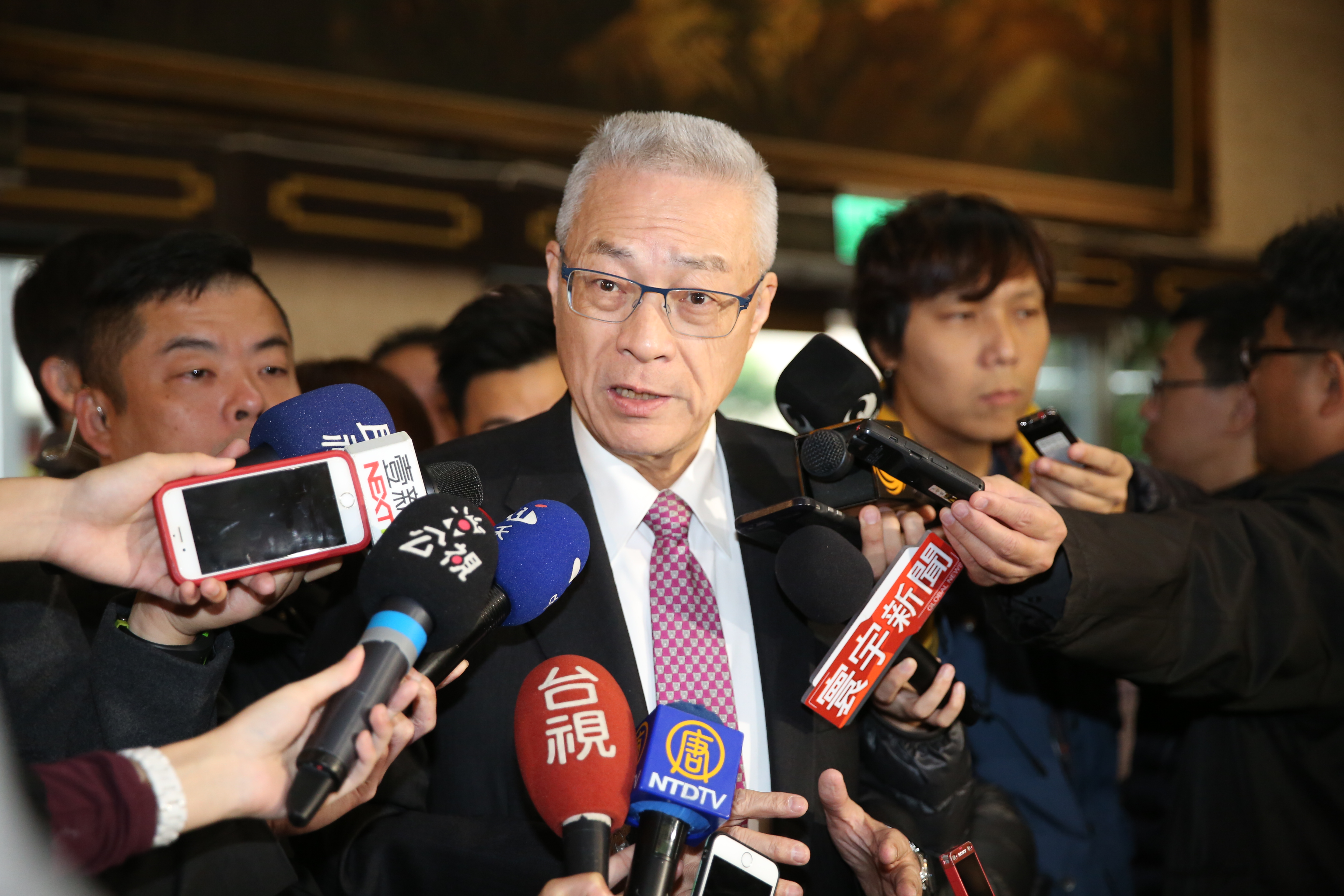 針對藍營疑似快引爆茶壺內風暴，吳敦義受訪表示，他沒有什麼享受，「誰要來逼宮我都沒有意見」。（本刊資料照）