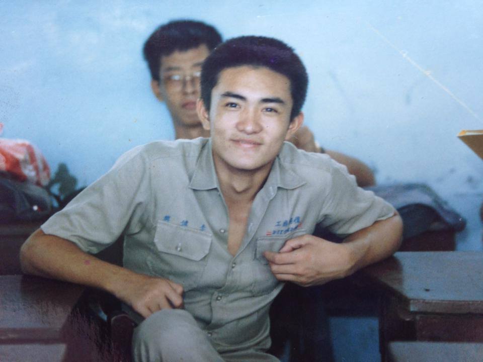 李㼈年輕時外型相當俊美,吸引許多粉絲目光。(翻攝李㼈臉書)