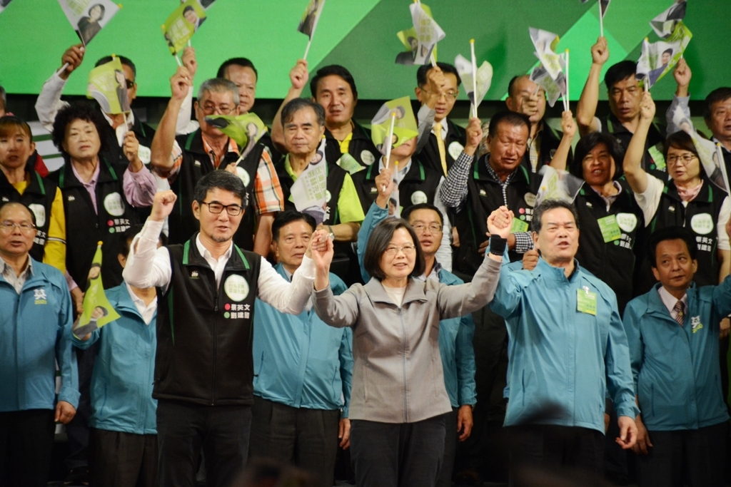 總統蔡英文8日到雲林斗六與劉建國共同舉辦成立聯合競選總部造勢大會，場面盛大。（翻攝畫面）