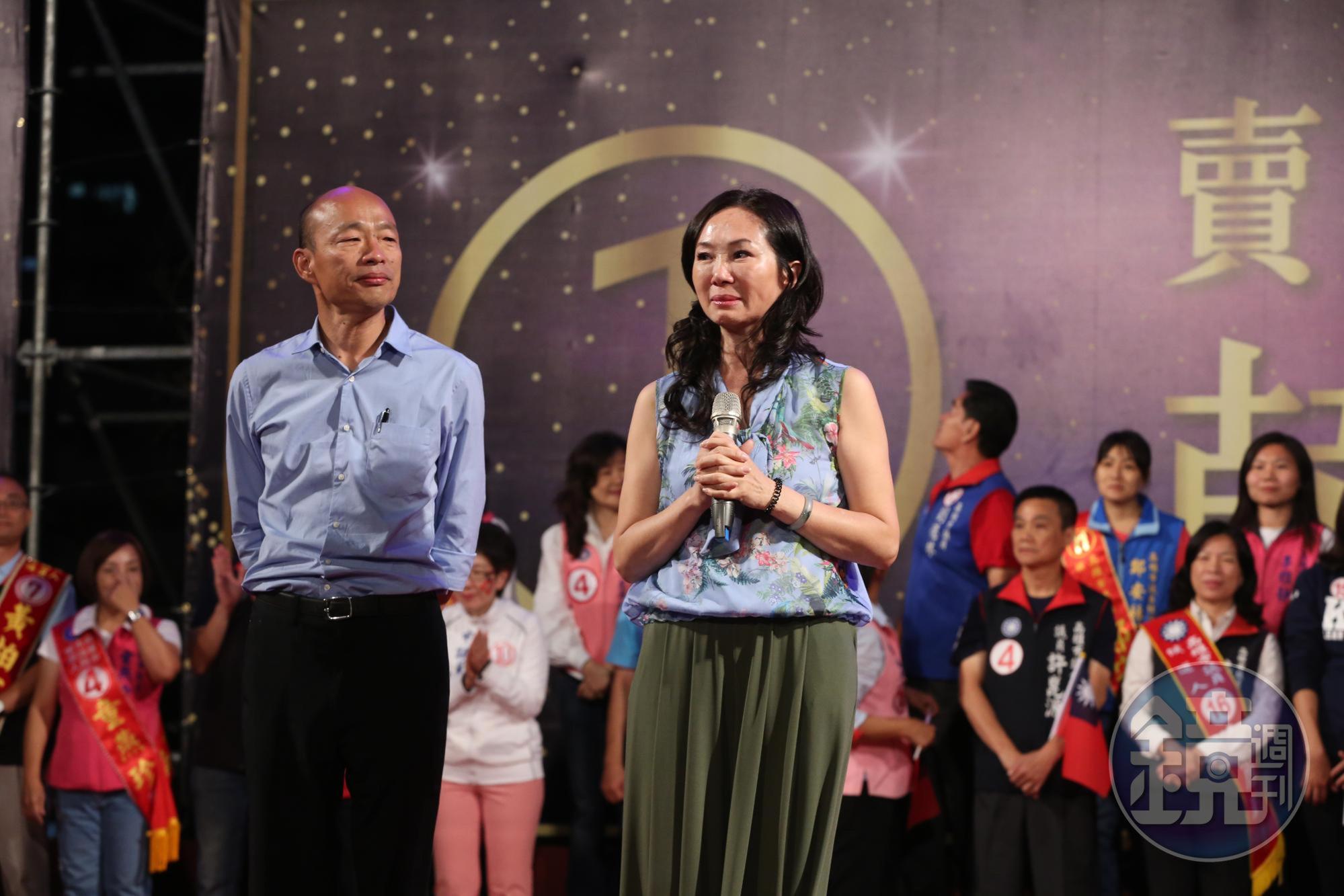 李佳芬近日代夫出征拉選票,沒想到國小教「肛交、性高潮」的言論,引發各界撻伐。