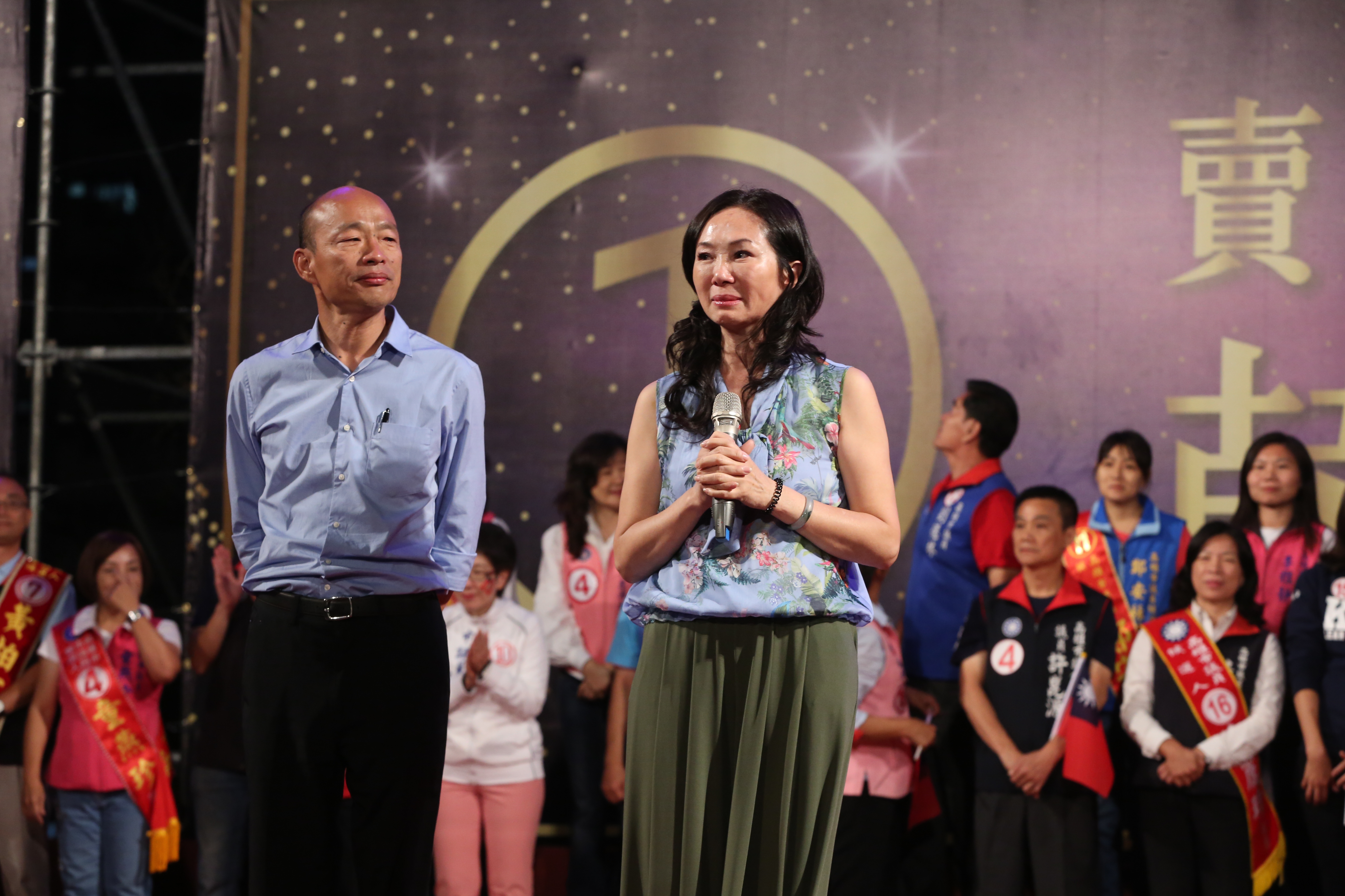 李佳芬近日代夫出征拉選票，沒想到國小教「肛交、性高潮」的言論，引發各界撻伐。