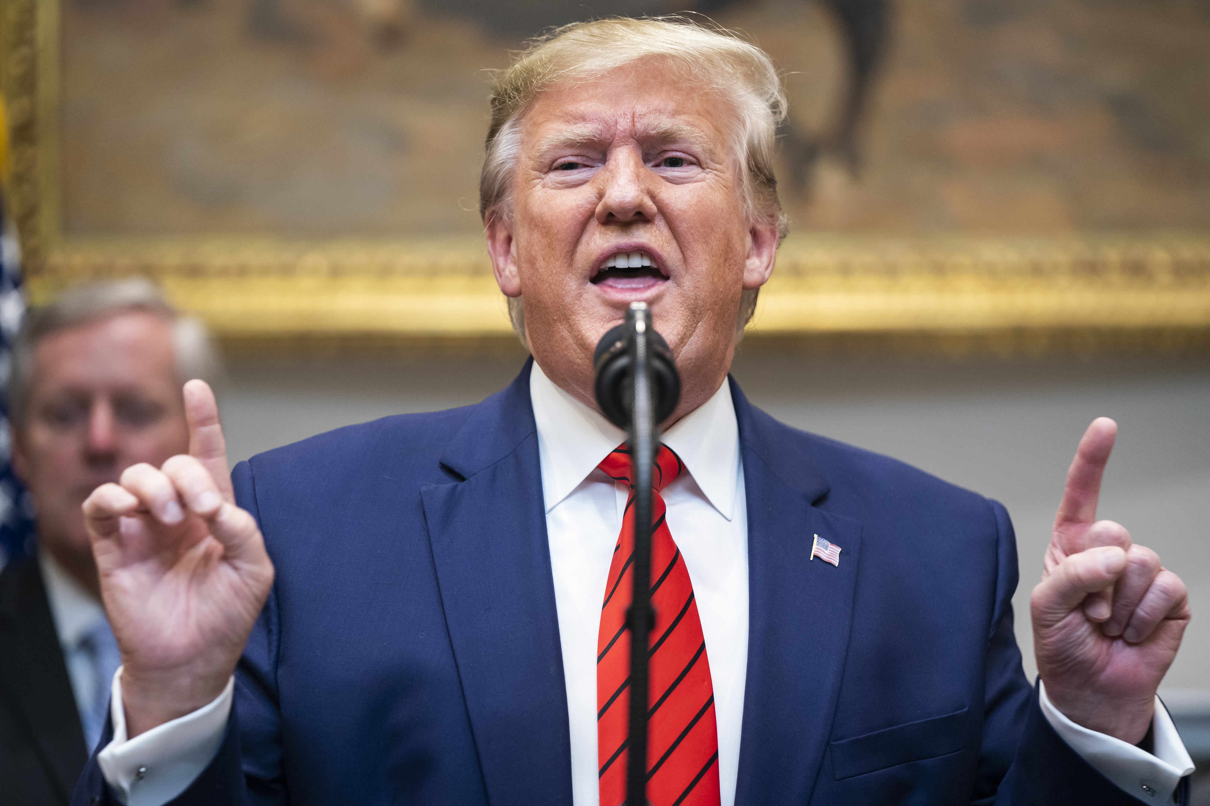 美國總統川普在最新公開演說中，一方面說和中國就快達成協議了，另一方面又揚言，萬一雙方無法達成協議，華府將「大幅提高」對中國產品課徵的關稅。（東方IC）