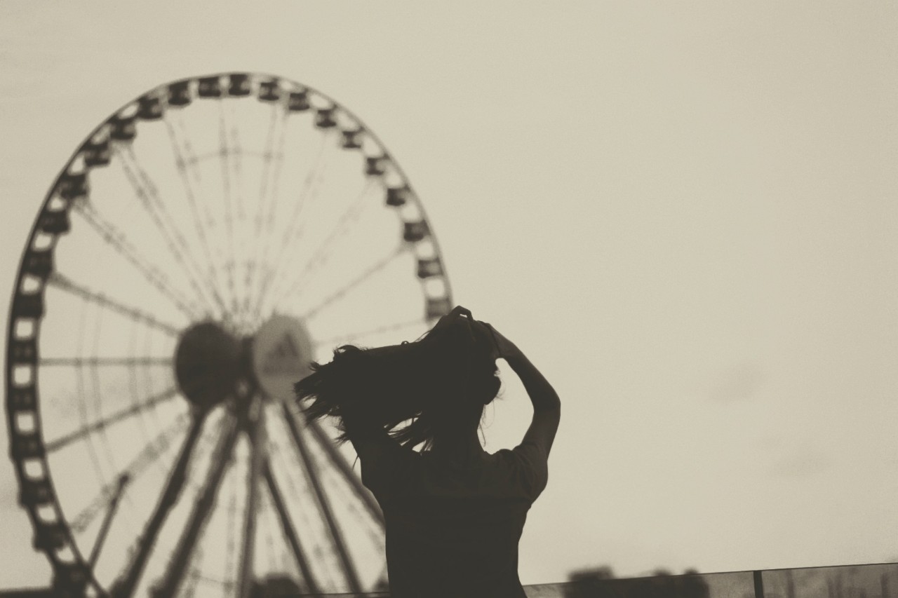 許多人在反對他人時，他們的論證其實是「謬誤」。像是許多反對同性婚姻的人認為同婚合法化後，未來可能人獸交也會合法，甚至可以和摩天輪結婚，這就是一種常見的「滑坡謬誤」。