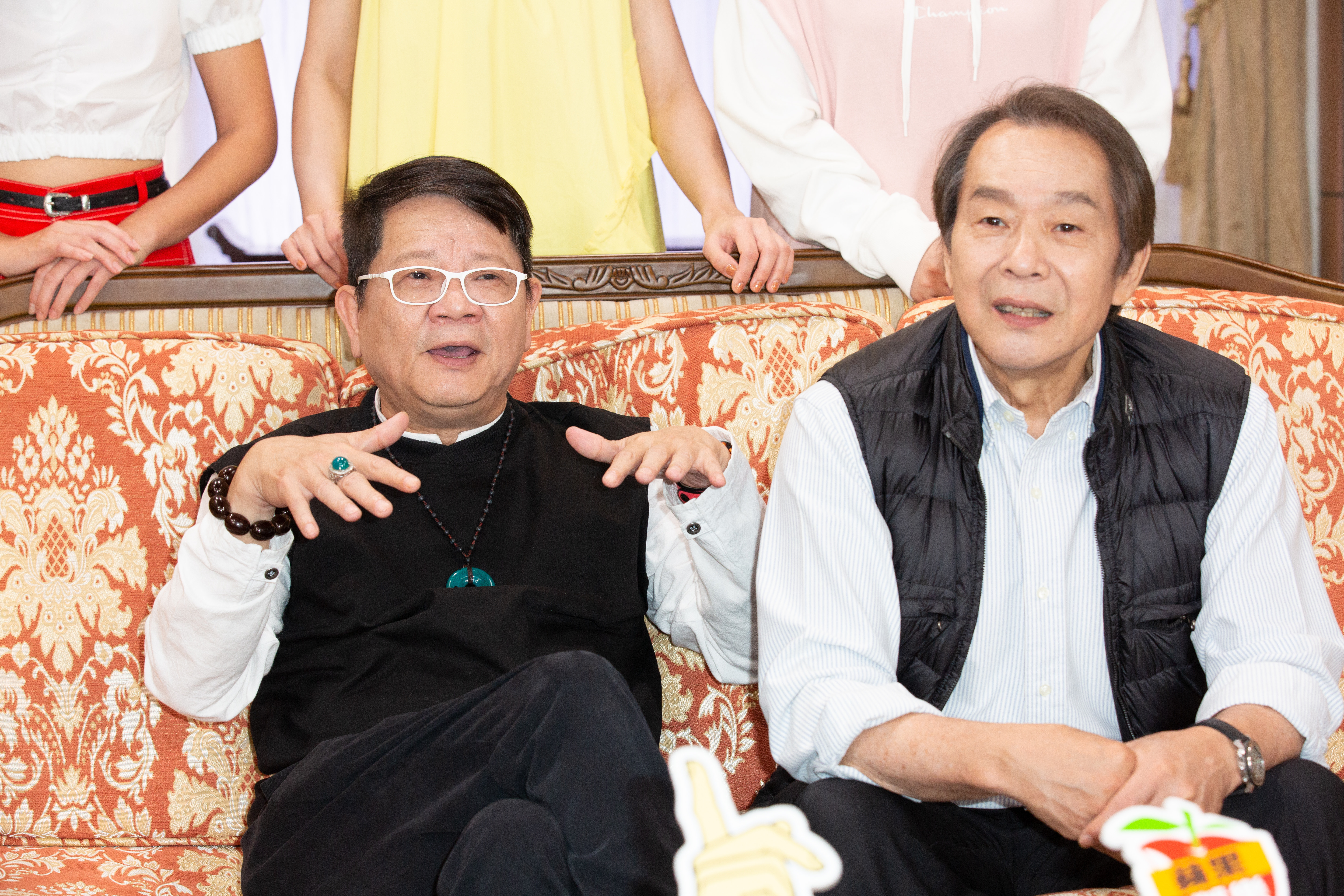 張魁特地找來情同師徒的鄭進一來演《有家雜貨店》。