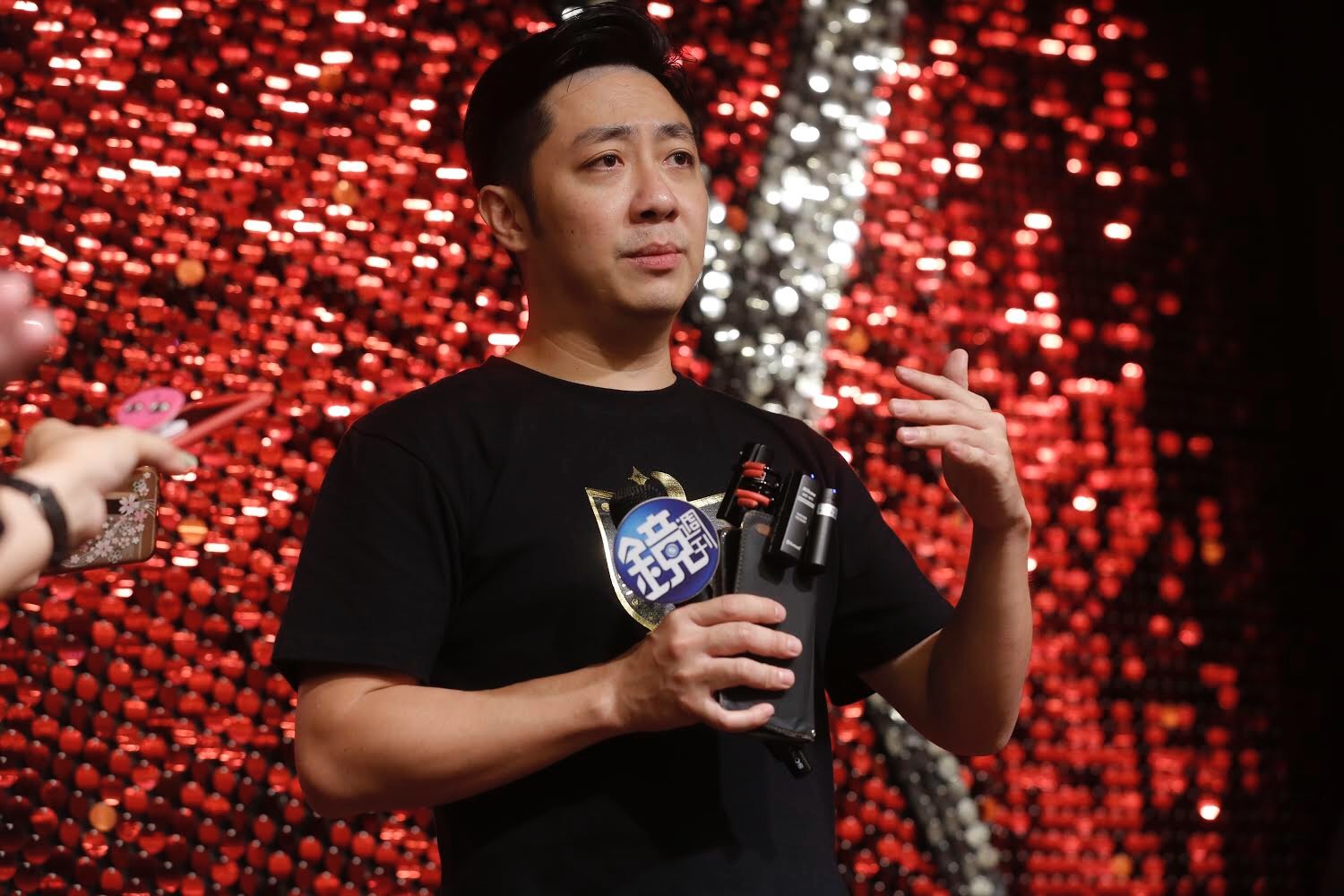 艾成透露王瞳正努力恢復心情。
