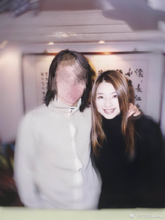 李威（左圖左、右圖）當年跟許瑋倫（左圖右），其實還有陳怡蓉當年的戀情鬧得轟轟烈烈。（翻攝自李威微博）
