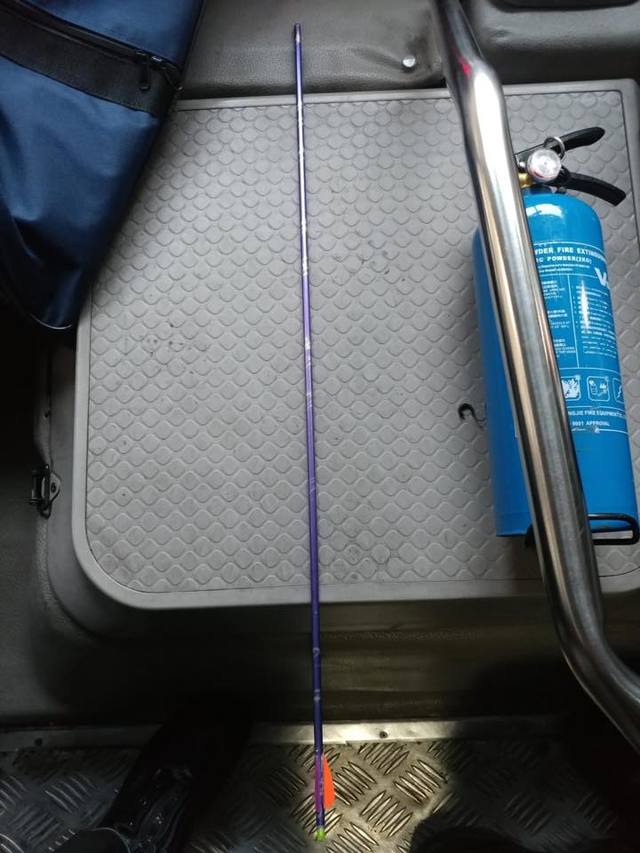 港警表示，在巡邏時遭箭襲擊，目前案件暫列為「襲警」。（翻攝自港警臉書）