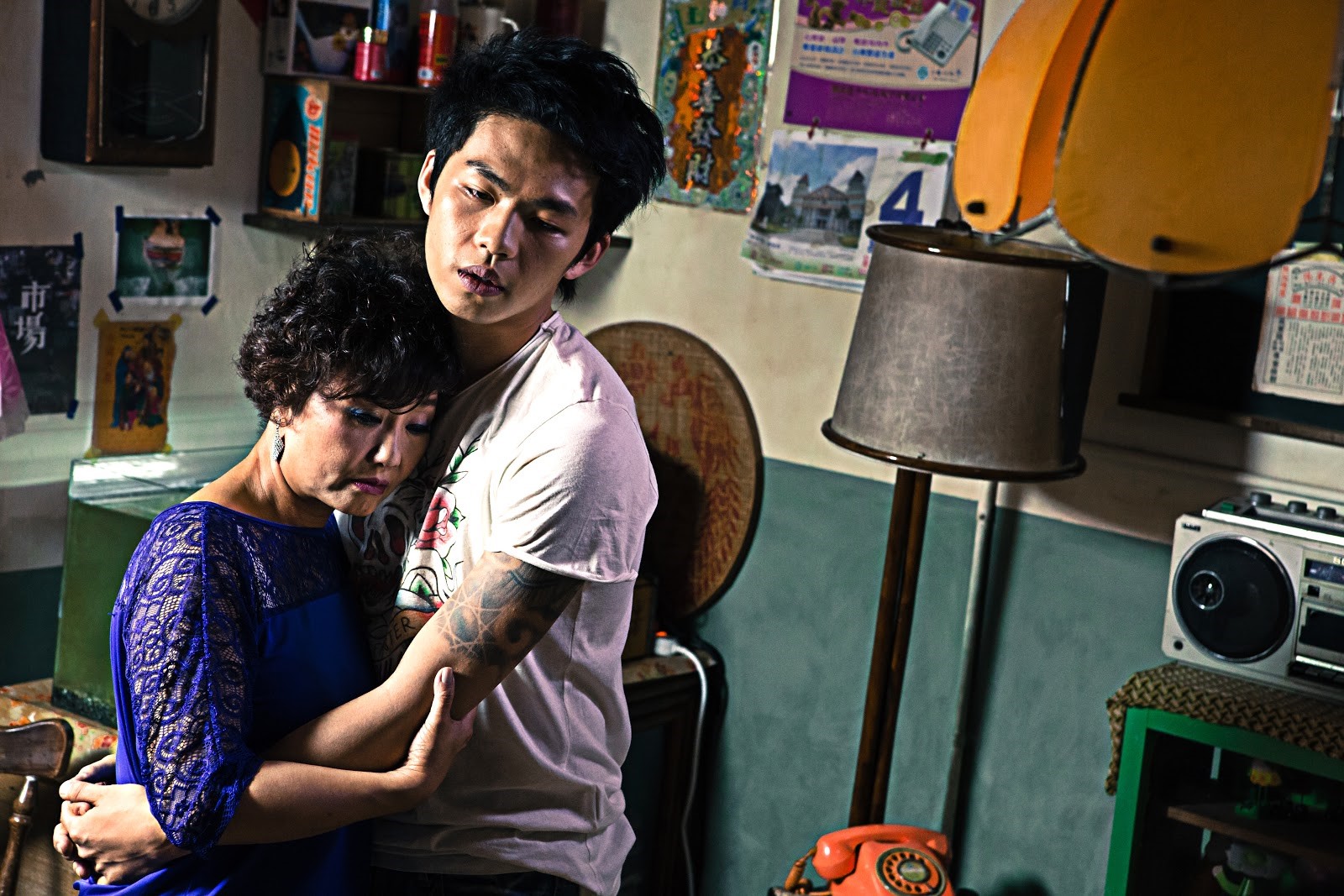 呂雪鳳（左）、李鴻其（右）主演的《醉．生夢死》反映張作驥當時擔心母親死亡的恐懼。（張作驥電影工作室提供）