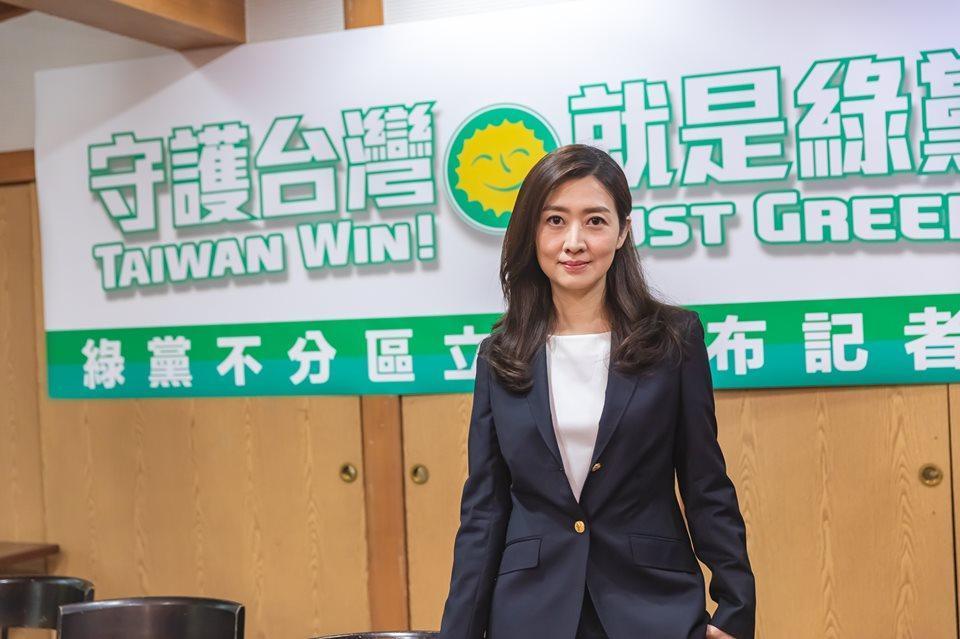 精神科醫師鄧惠文名列綠黨不分區立委名單第一位。（翻攝自鄧惠文臉書）