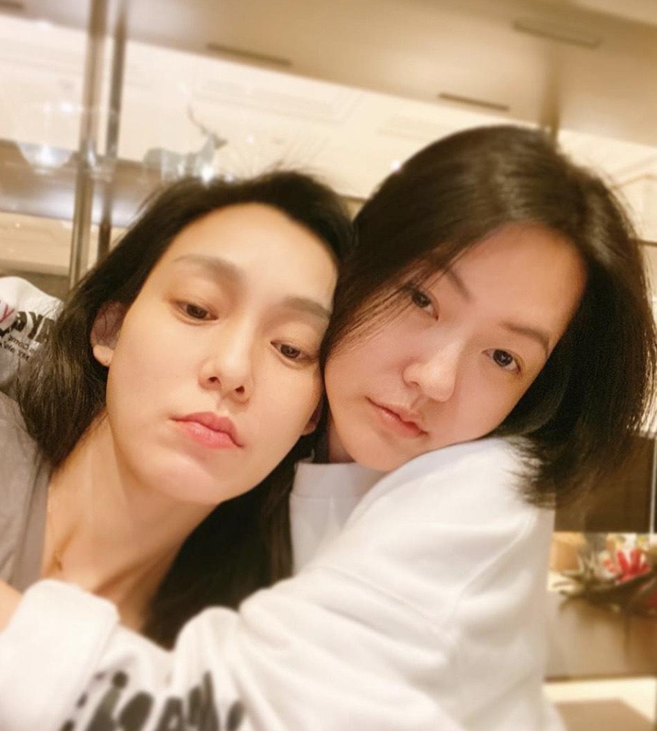 范瑋琪日前在IG貼上與小S貼臉合照,也引來網友留言攻擊。(翻攝自范瑋琪IG)