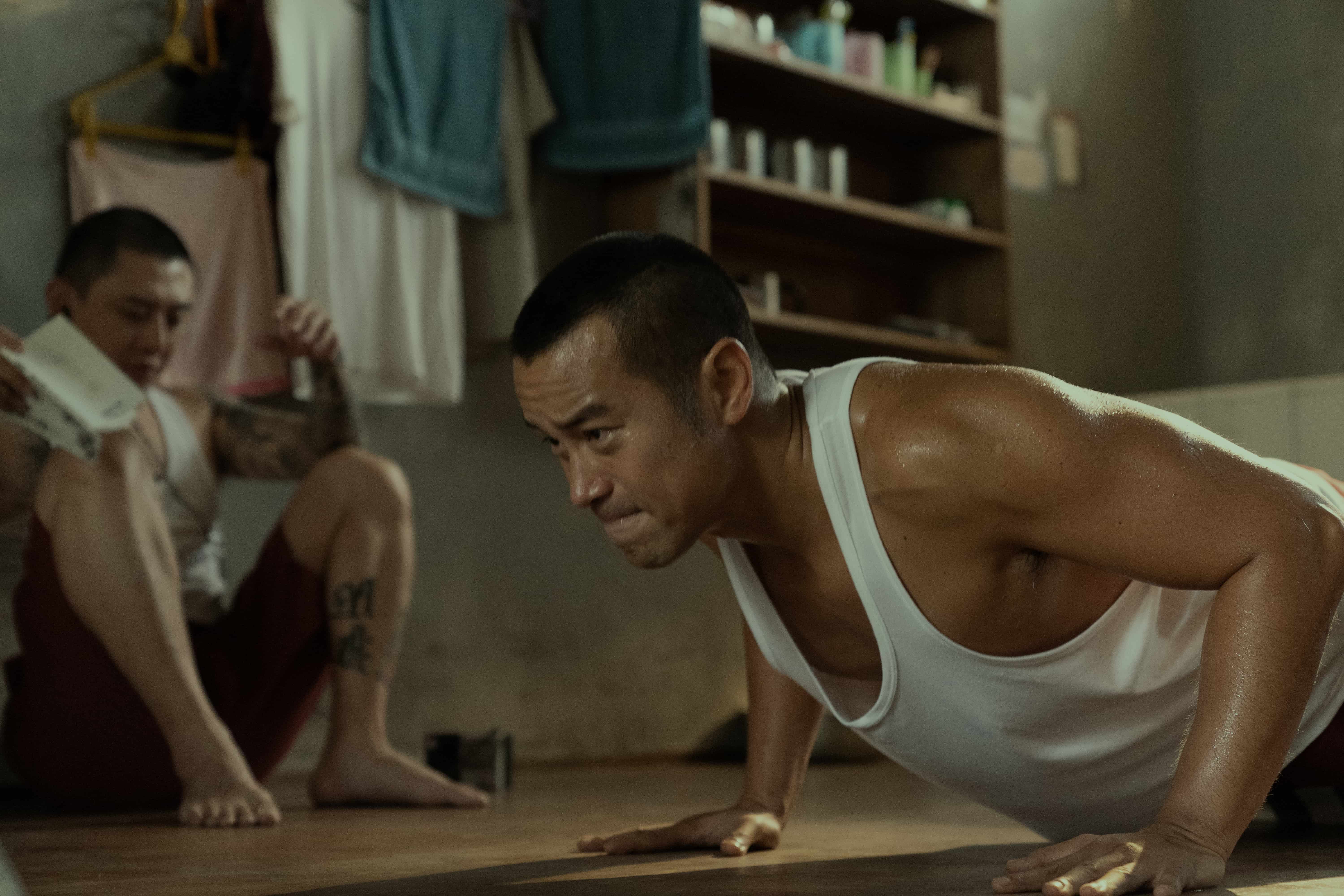 張孝全主演的《罪夢者》是充滿陽剛味的眷村二代黑幫劇。（甲上提供）