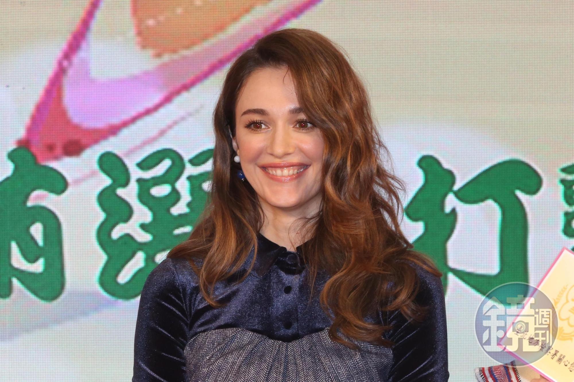 剛拿到台灣身分證、首度具有投票權的烏克蘭美女瑞莎擔任北檢反賄選代言人，除了提醒22萬名新住民勇於拒絕賄選，也要防止境外勢力介入選舉，全民攜手查賄反賄，共同打擊假訊息。