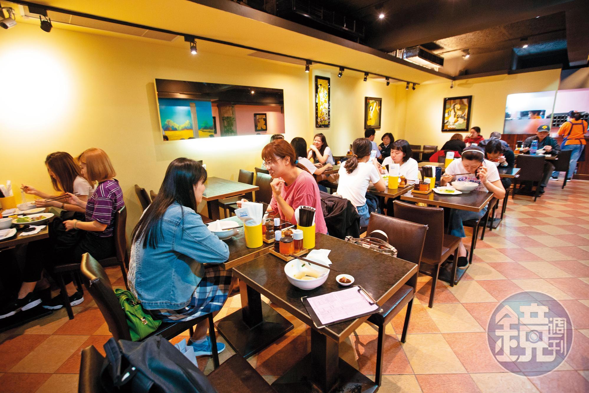 目前誠記越南麵食館在台北共有4家分店，每到用餐時間坐無虛席。