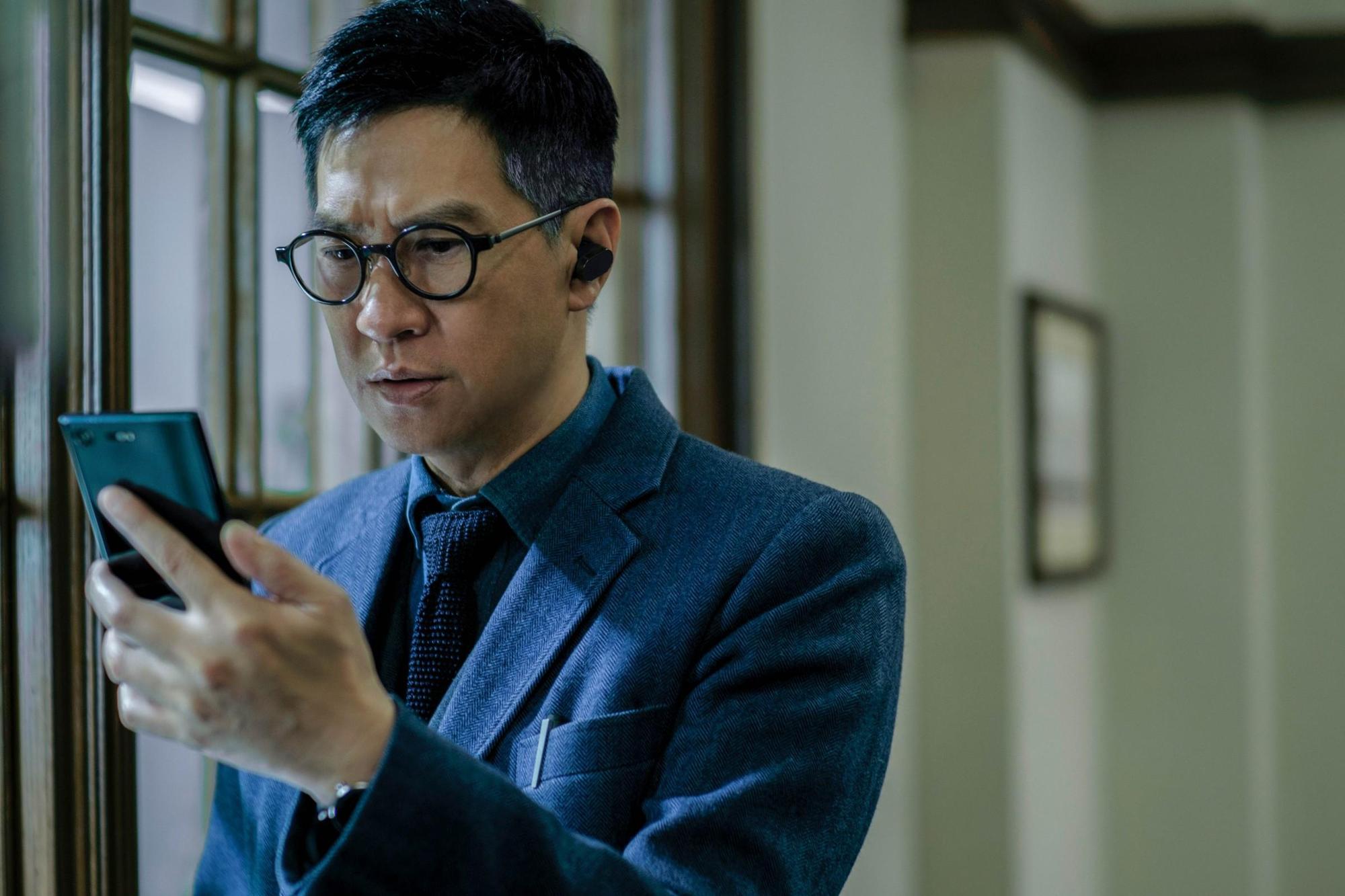 《催眠.裁決》張家輝飾演催眠專家,被迫要左右陪審團裁決。(甲上娛樂提供)