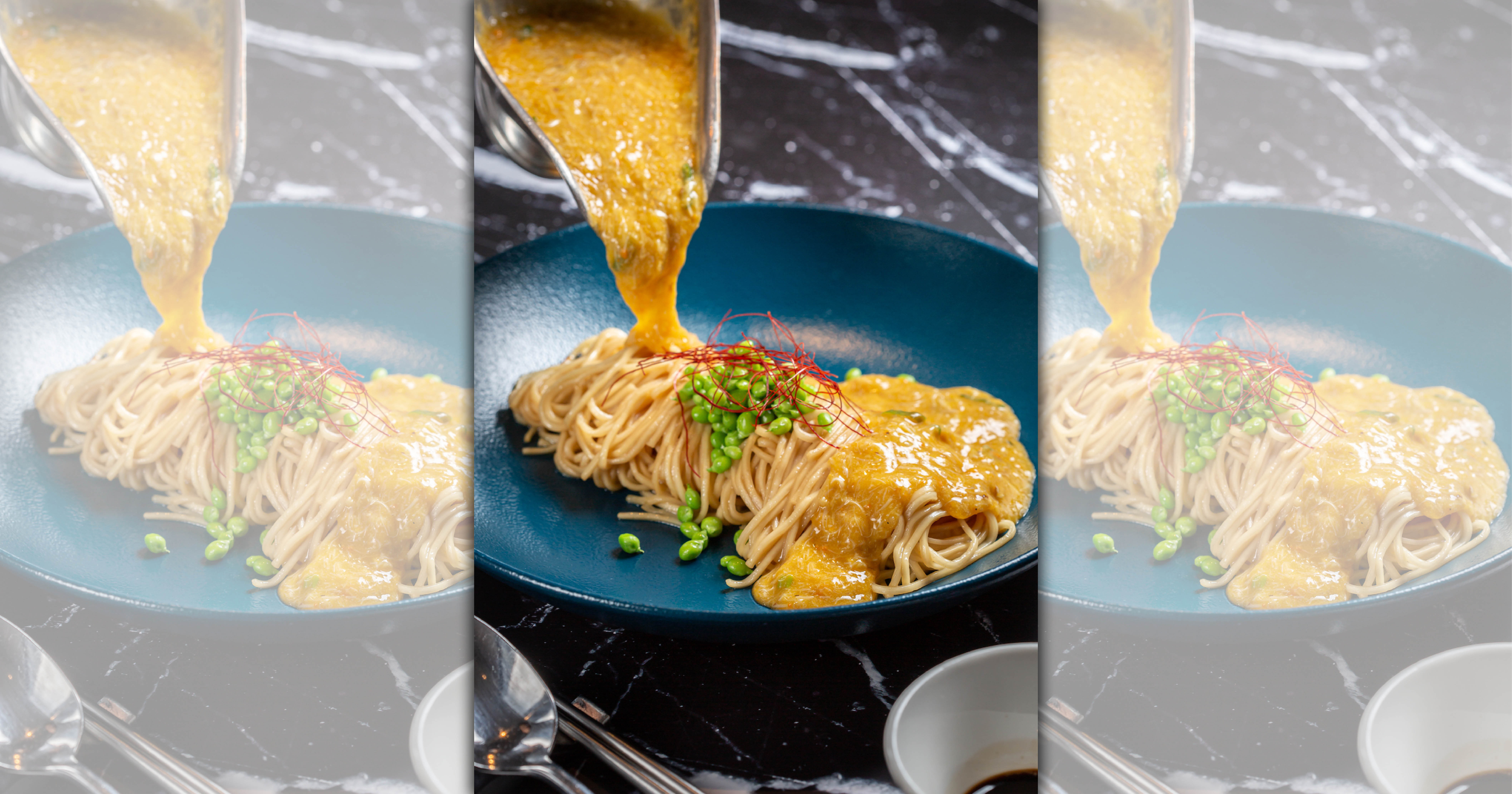 「天香樓」每道蟹粉料理都用了3隻以上的4兩蟹，「大閘蟹粉拌麵」滿口膏潤蟹香，奢侈極了。（1,280元／份）