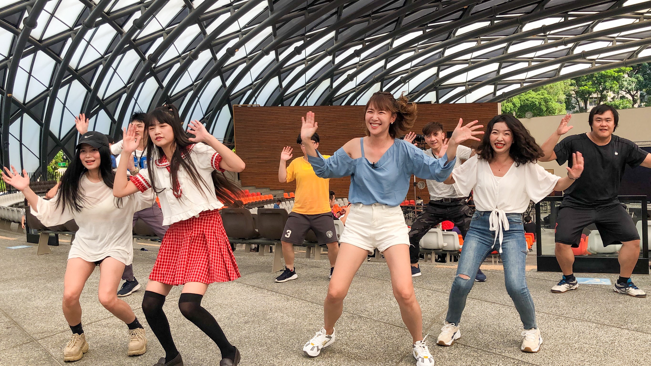 李懿與可凡練習跳舞。（懿想天開提供）