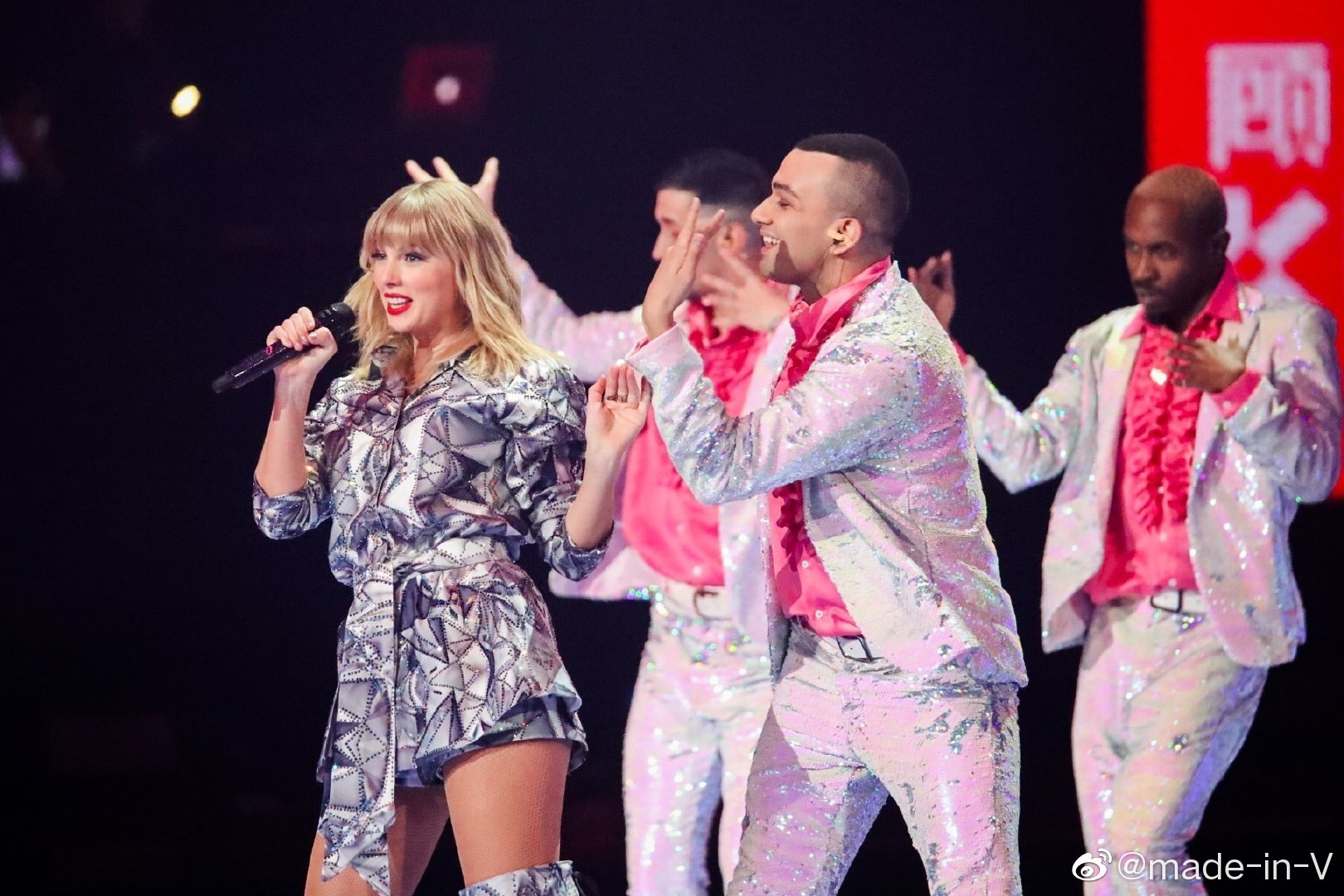 泰勒絲據悉拿了8位數人民幣酬勞在雙十一晚會表演，卻傳出她對中國與日本粉絲大小眼。（made-in-V微博）