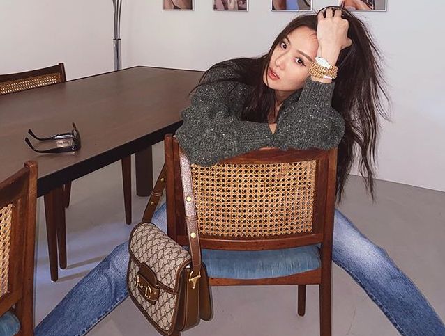 孫芸芸在個人IG上po出多張她與GUCCI 1955 Horsebit肩背包照片。（翻攝自孫芸芸IG）