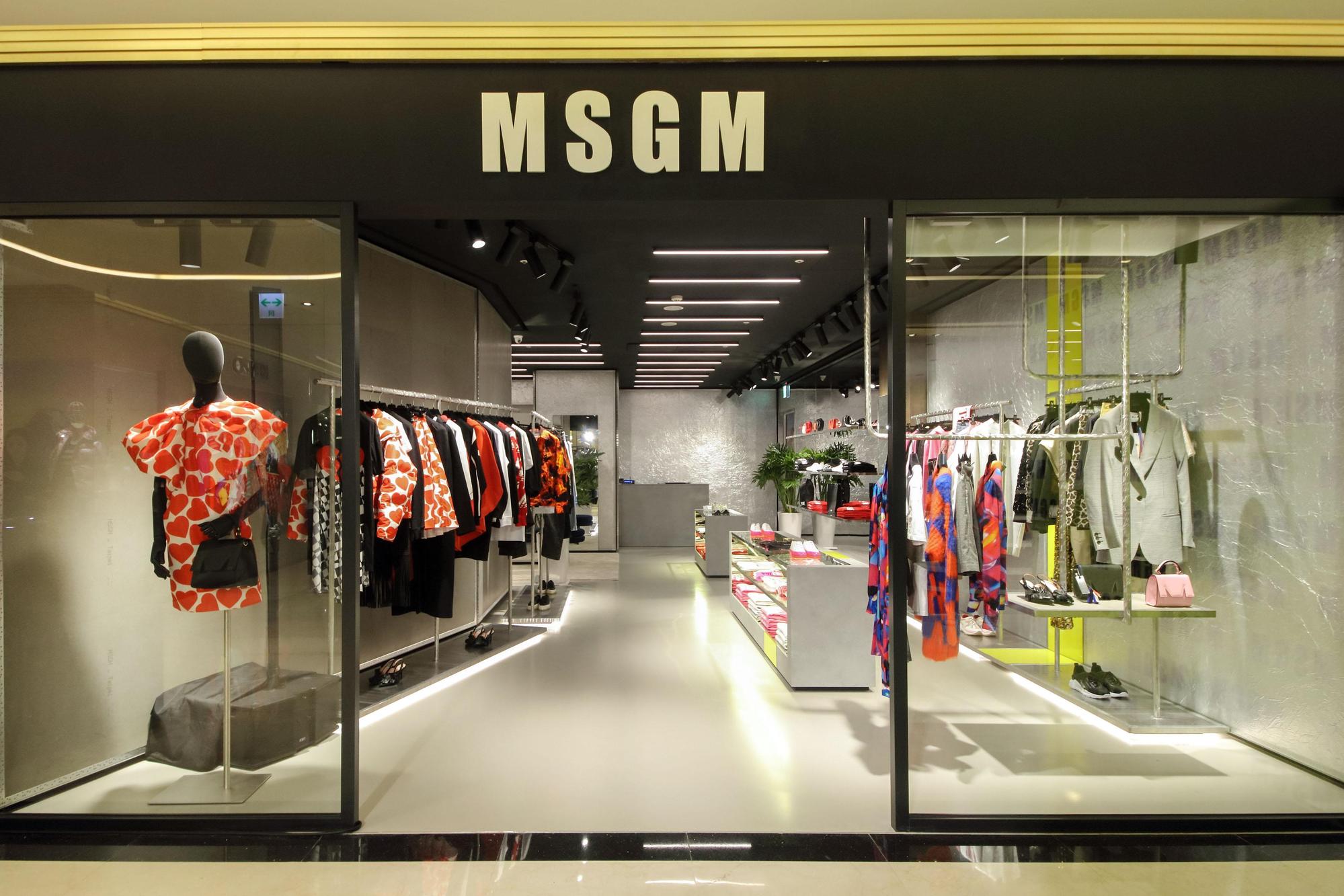 MSGM全台首家門市位於台北微風信義百貨,佔地25坪。(藍鐘提供)