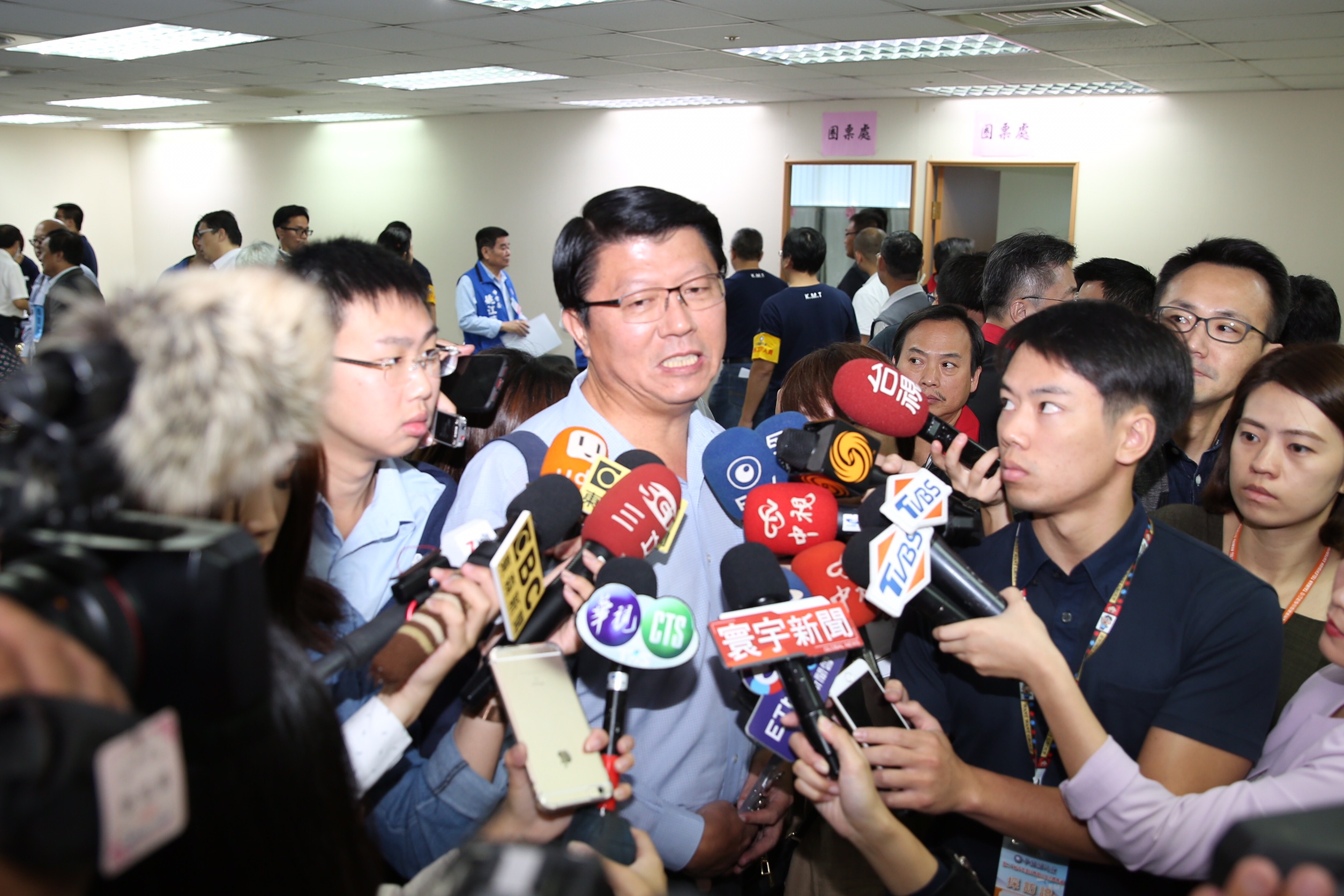 謝龍介強調：「國會的過半，如果真的要靠韓粉才過半的話，那讓我思考2天」。