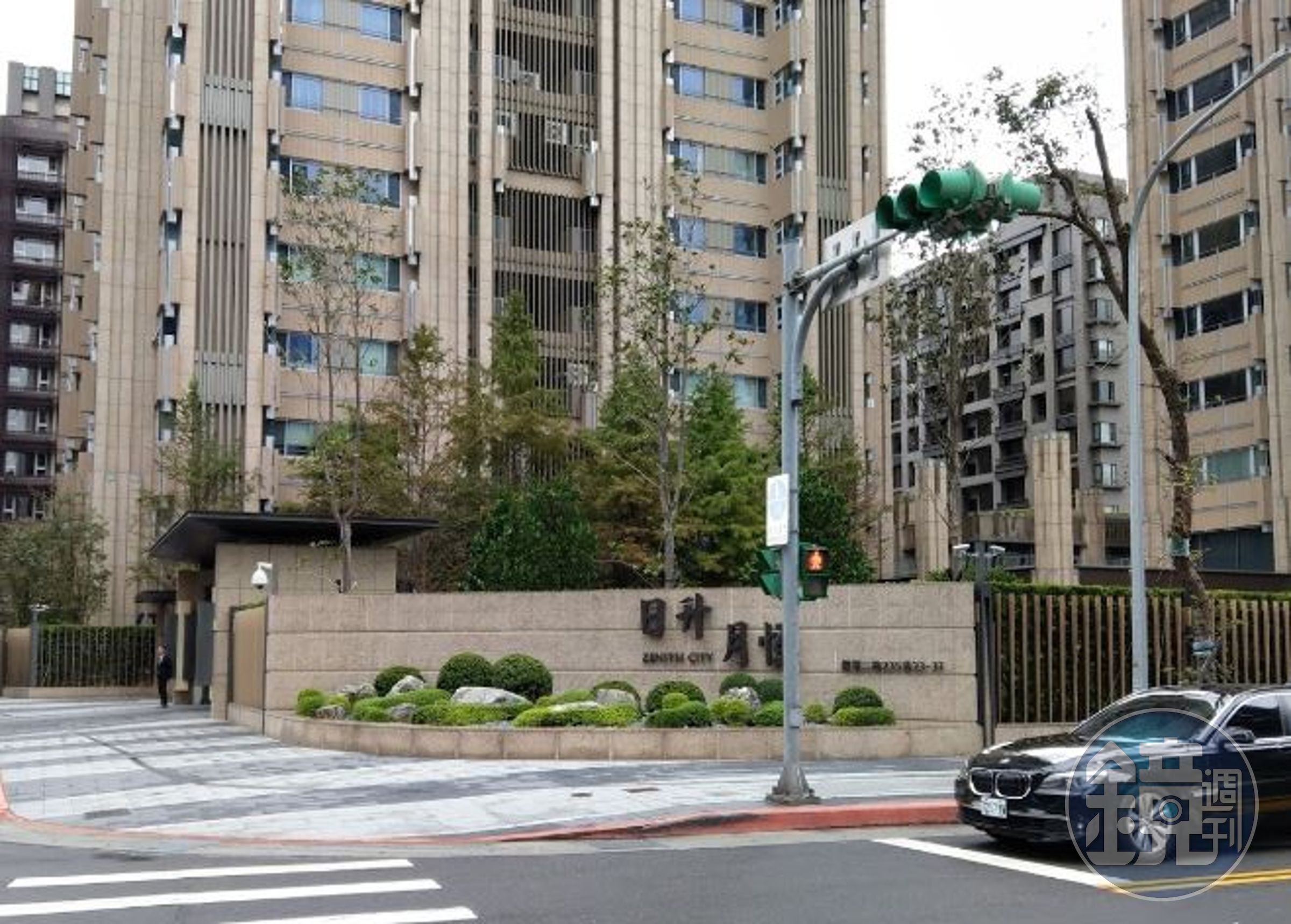 韓國於競選辦公室開記者會平息炒房風波，不料卻遭質疑少報房產坪數，圖為南港日升月恆。翻攝自google map