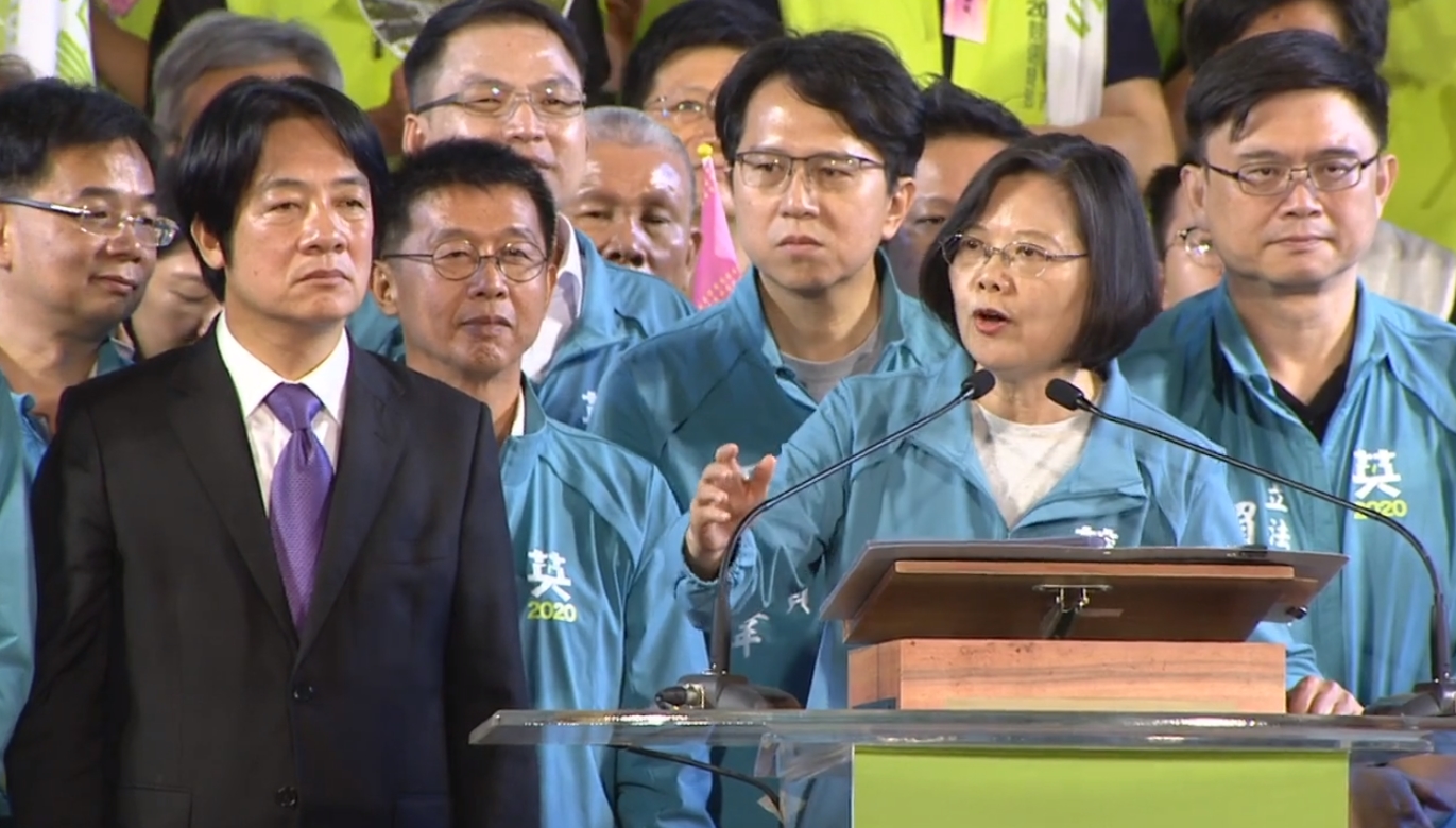 今晚不只蔡英文、賴清德備受關注，總統府秘書長陳菊、行政院長蘇貞昌等黨內天王都齊聚同台。翻攝自蔡英文臉書