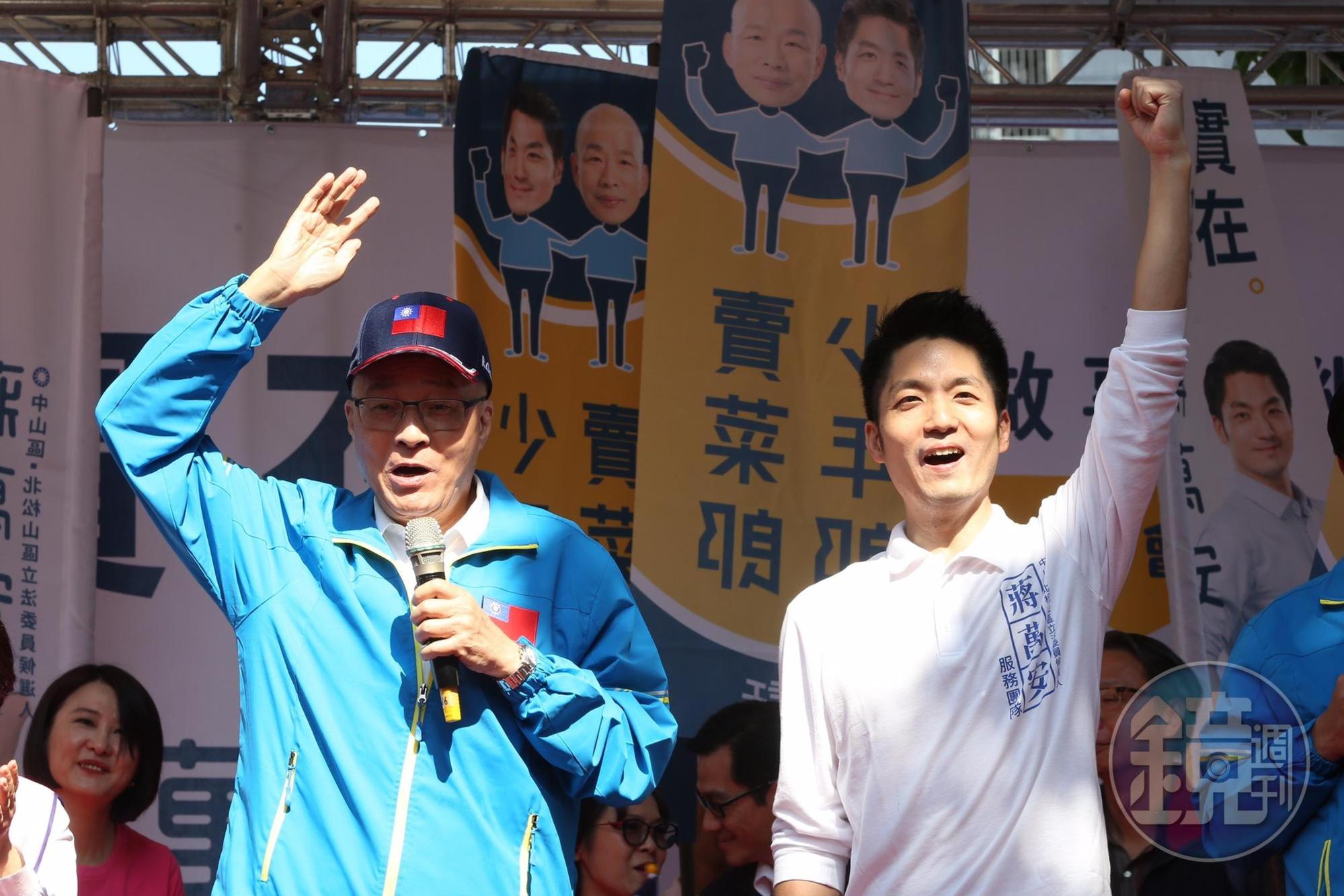 國民黨現任立委蔣萬安今(17日)競選總部成立造勢,國民黨黨主席吳敦義出席相挺。