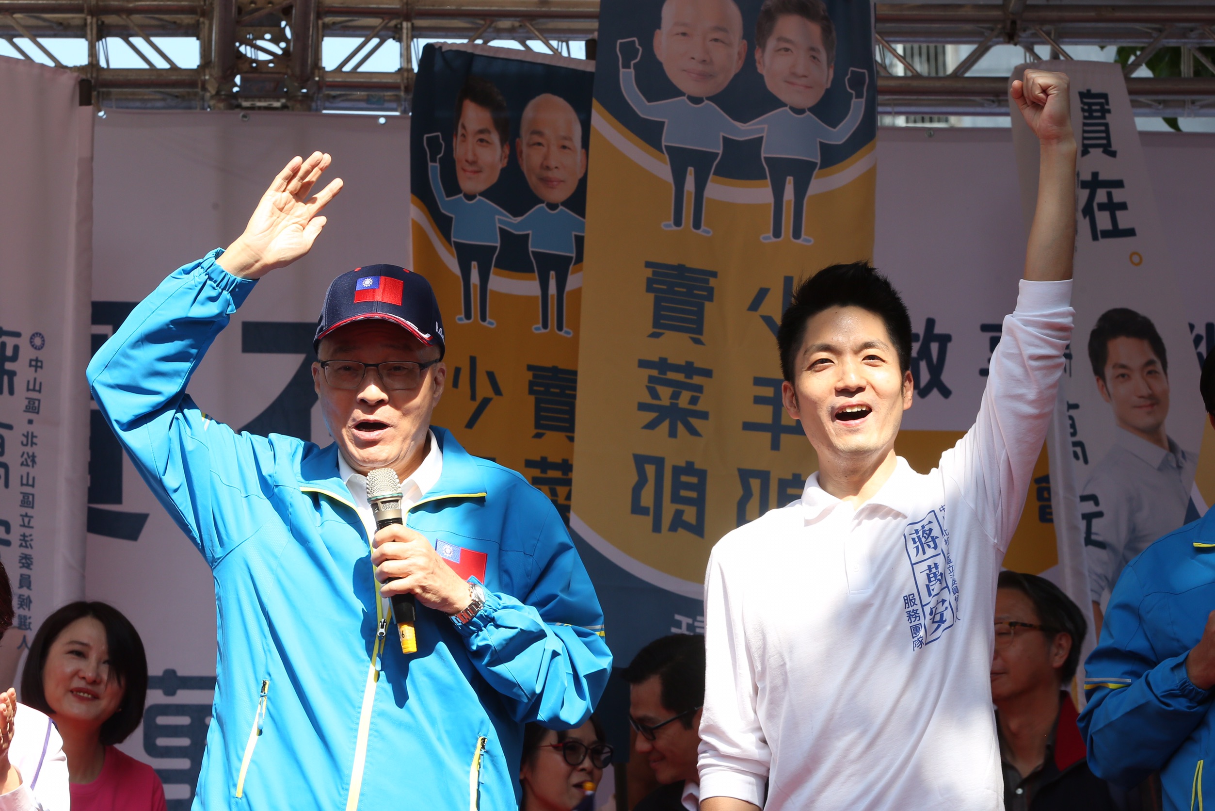 國民黨現任立委蔣萬安今（17日）競選總部成立造勢，國民黨黨主席吳敦義出席相挺。