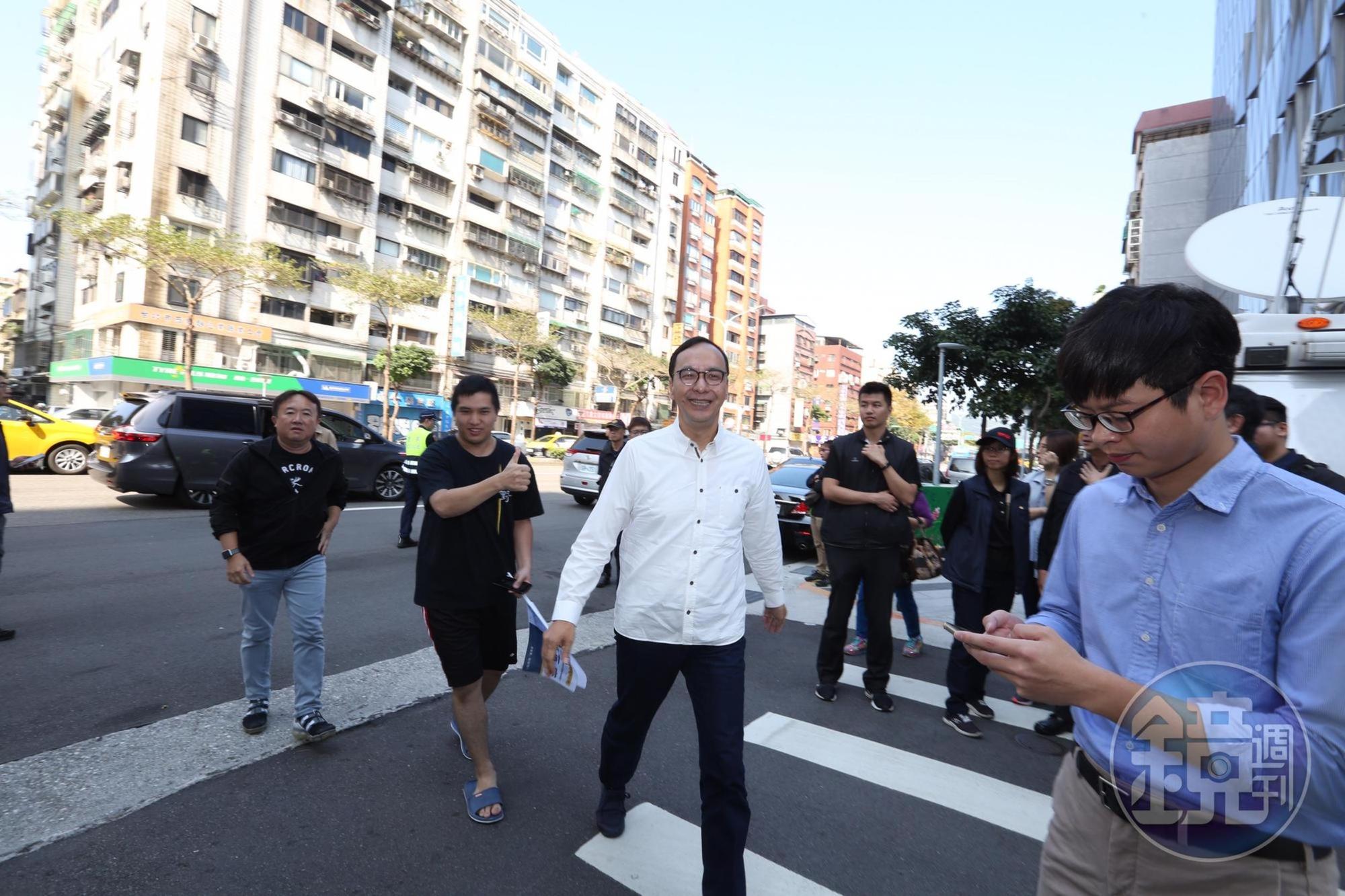 朱立倫上午出席蔣萬安競選總部成立造勢。