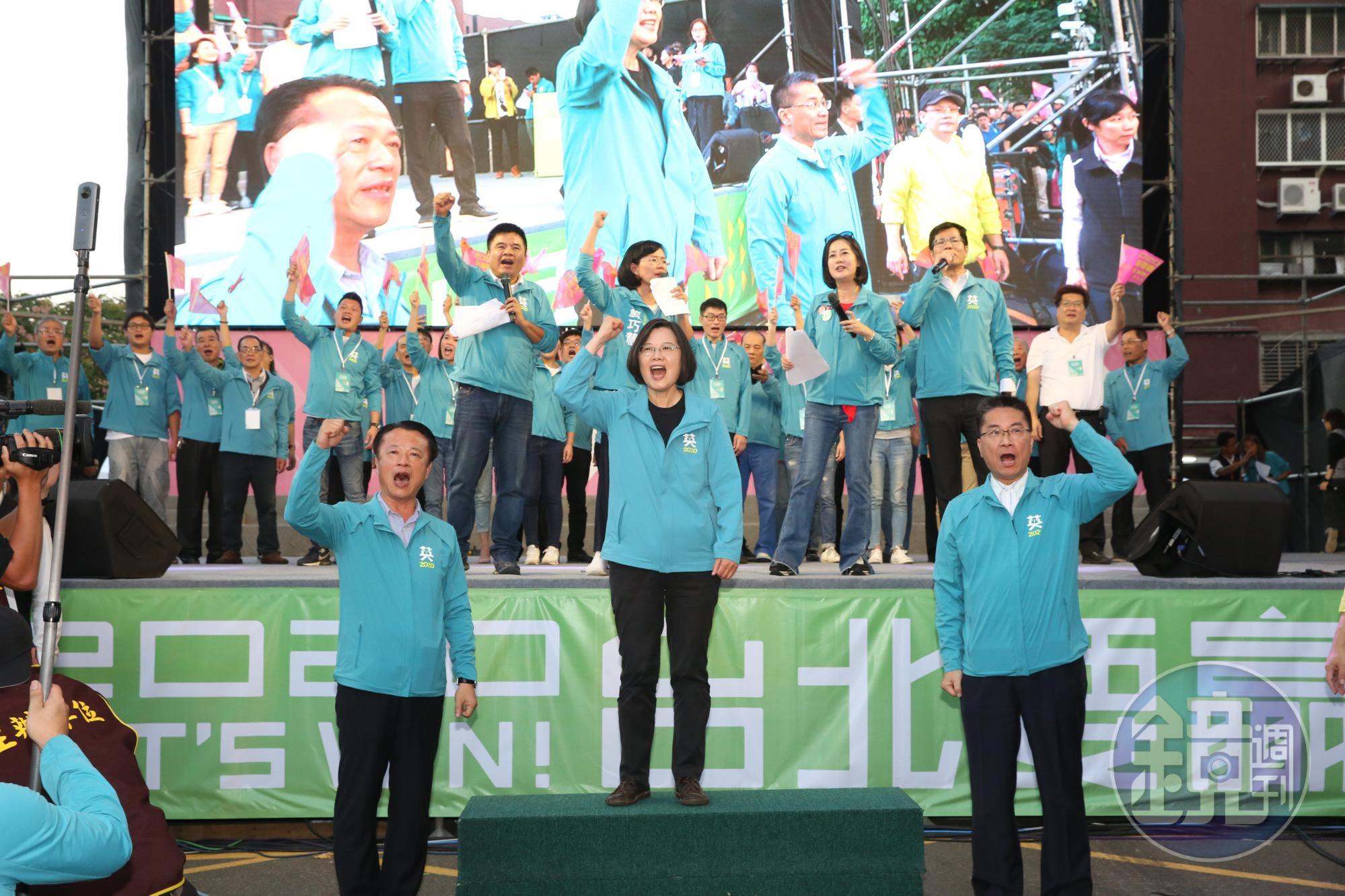 蔡英文酸韓國瑜光說不練,「我知道庶民要什麼!」。