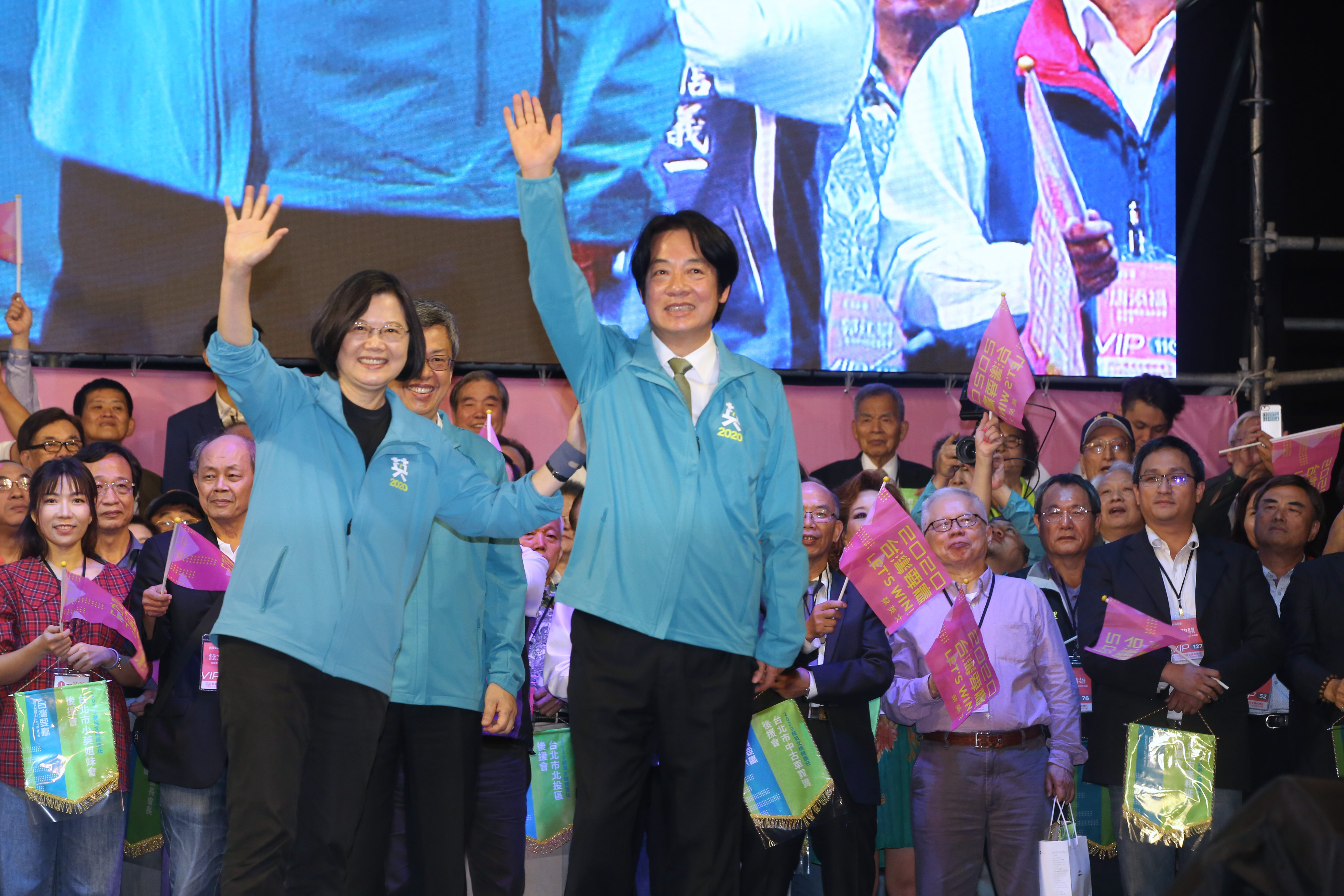 「蔡賴配」正式成軍，蔡英文喊出「2020台灣要贏」。
