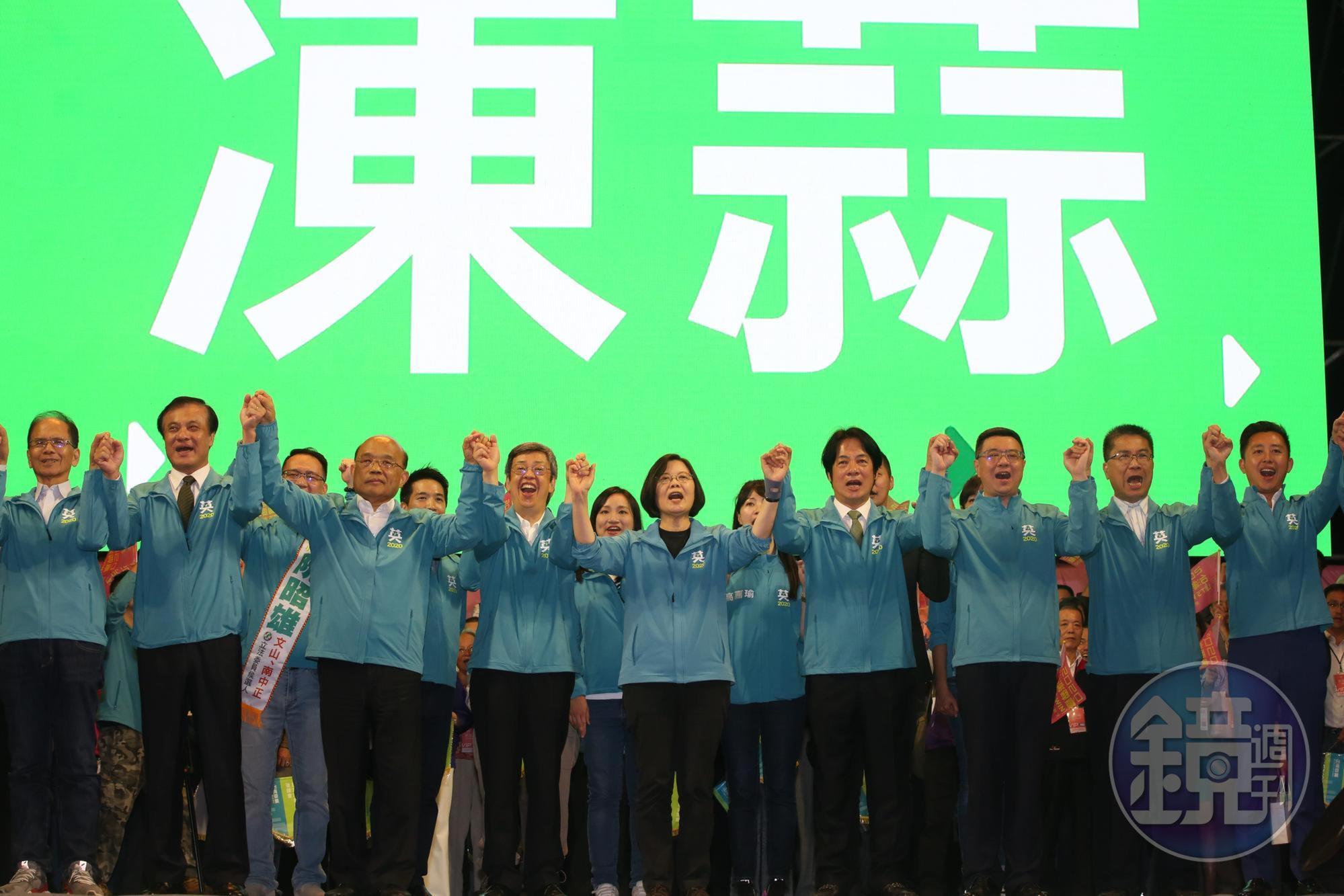 蔡英文提及過往政策,強調「我相信我就是那帶領國家穩健前進的人!」 。