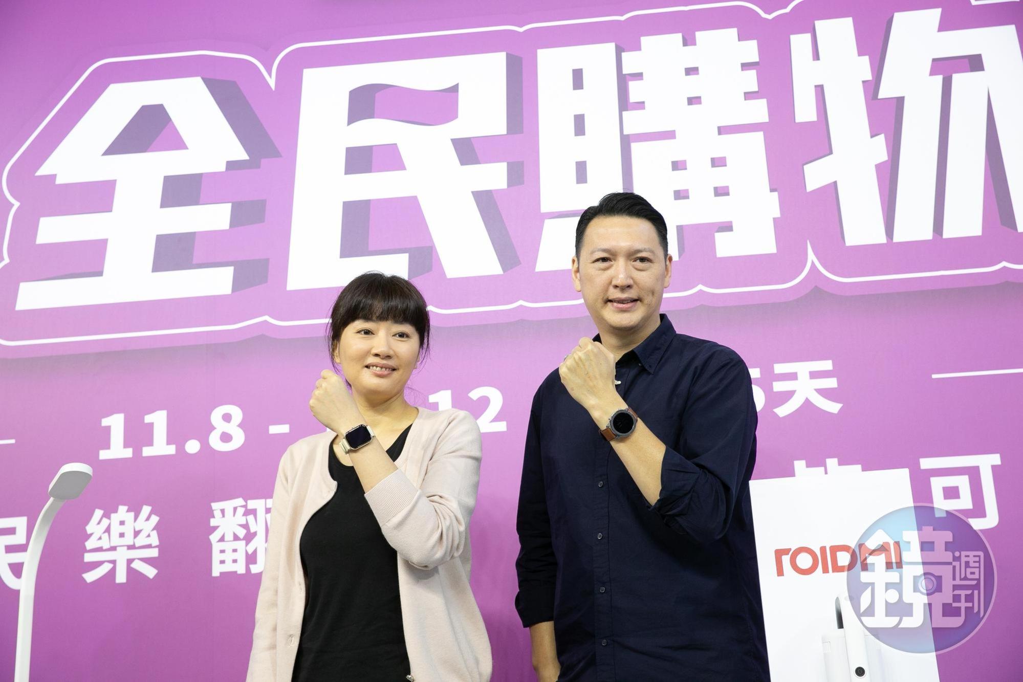 上週才召開記者會發表雙11特賣,燦坤總經理李佳峰(右)及發言人蔡依玲(左)竟雙雙辭職。