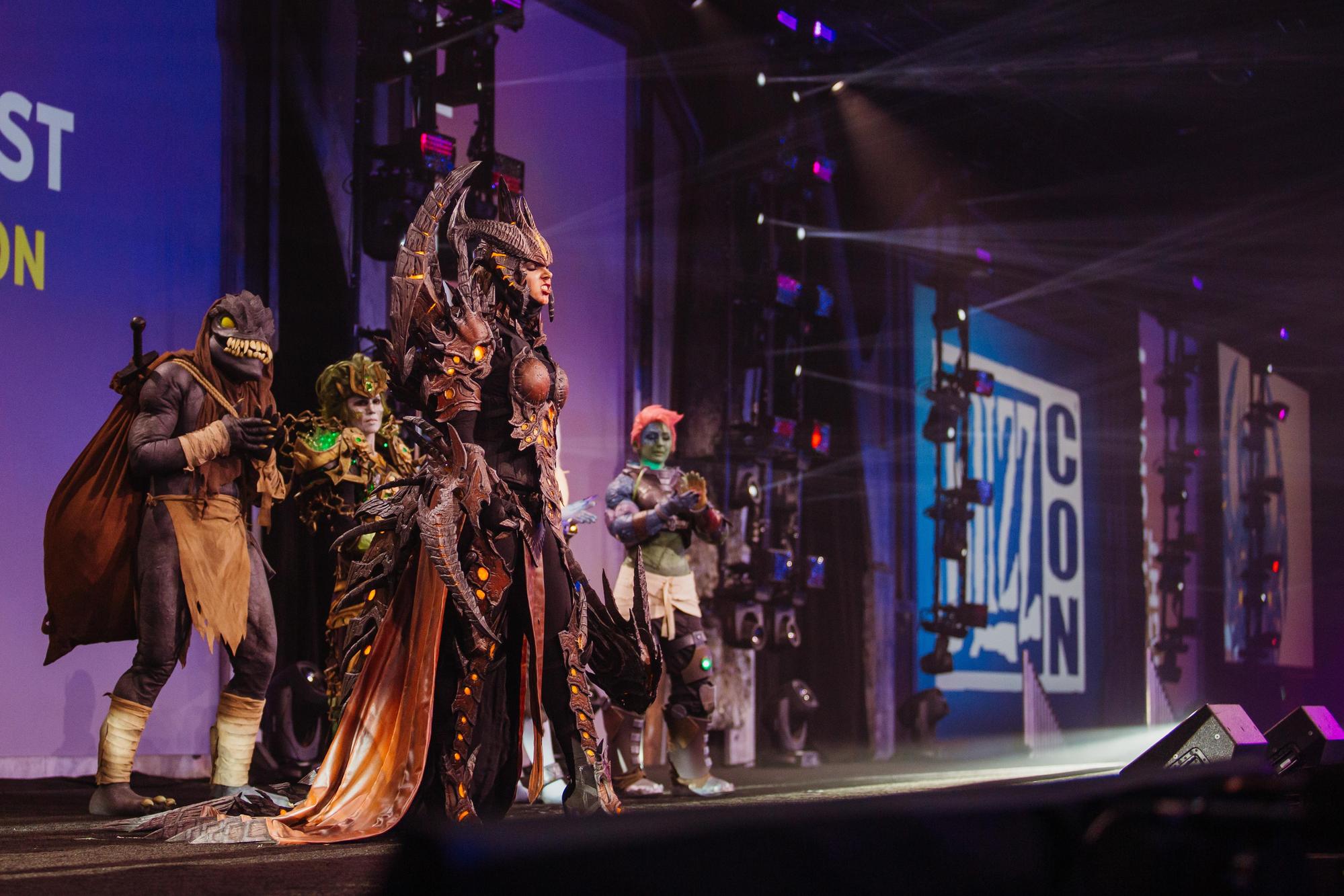 「社群之夜」也是BlizzCon的看點之一，來自世界各地的玩家以暴雪旗下的IP進行cosplay、影片等創意競賽。（暴雪娛樂提供）