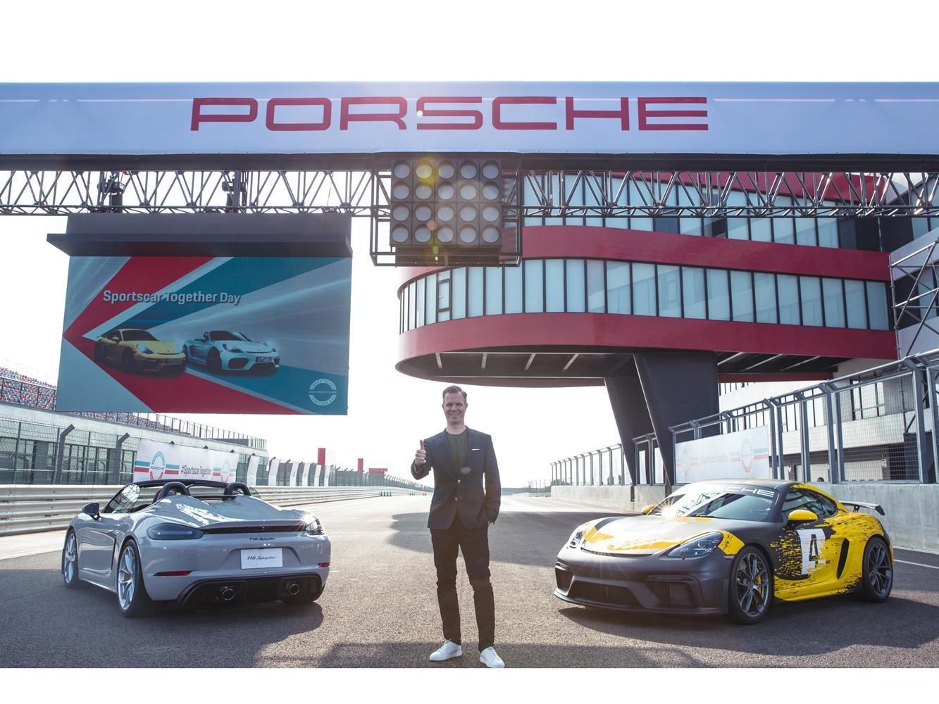 台灣保時捷CEO Mathias Busse表示：「今年度PORSCHE SPORTSCAR TOGETHER DAY移師賽道，展現保時捷DNA性能基因，並藉此機會推出全新718 Cayman GT4與718 Spyder。」