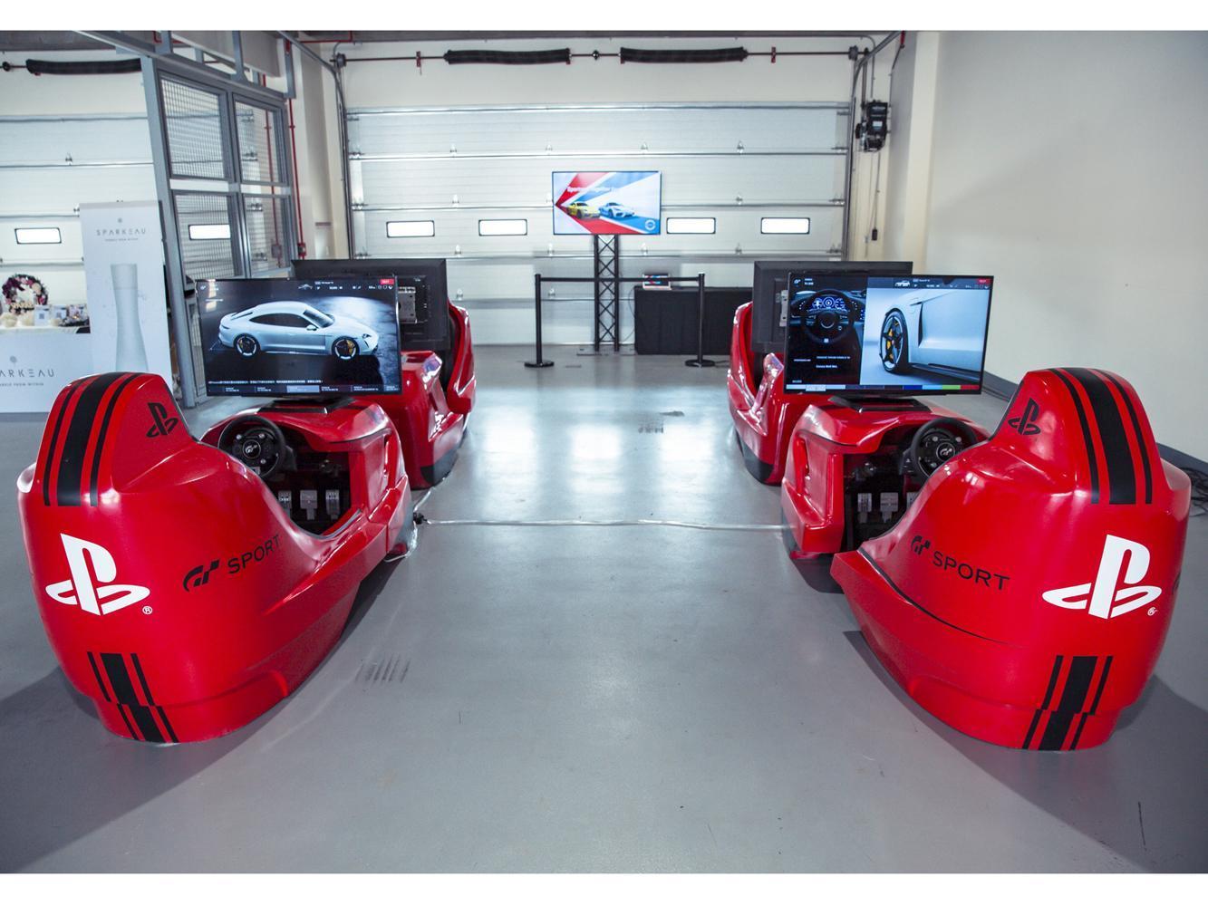 想要駕駛PORSCHE最新的純電跑車Taycan嗎？在SPORTSCAR TOGETHER DAY現場即可線上體驗、甚至與車友連線對戰！