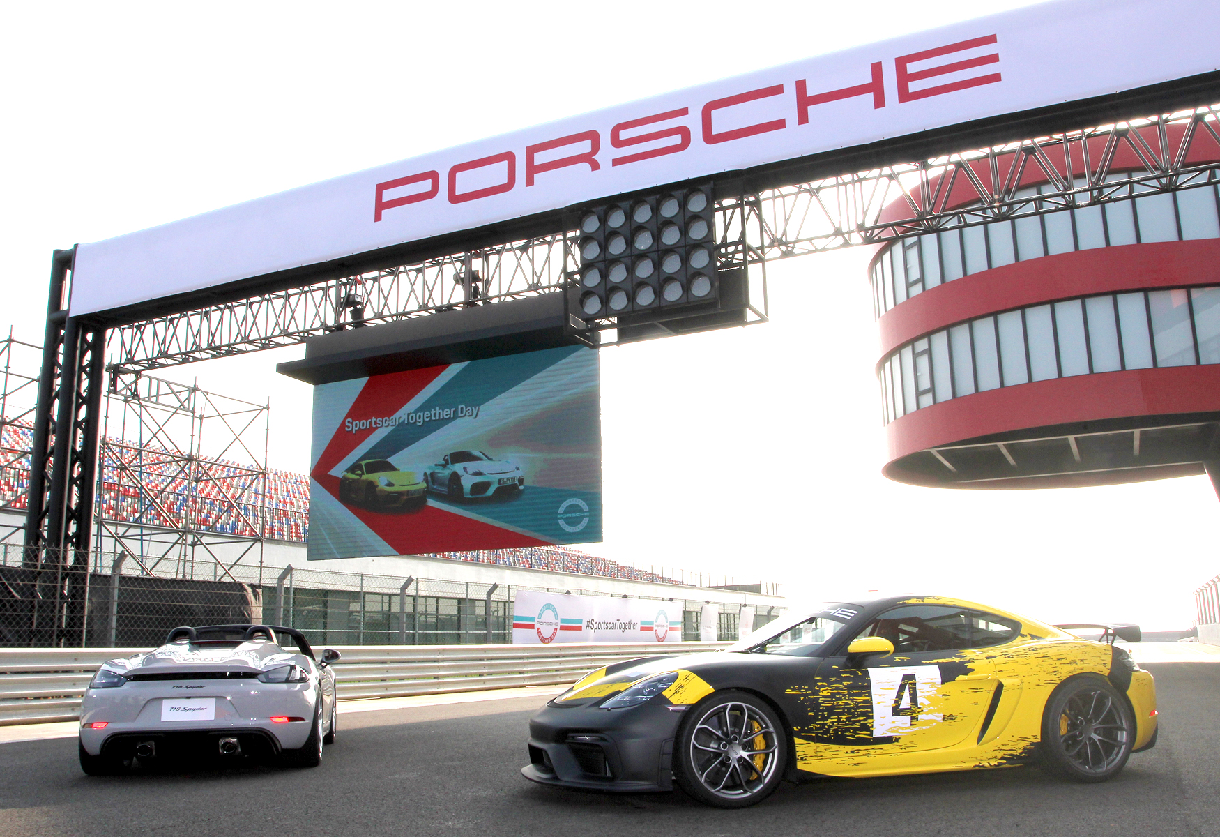 【新車登場】獻給那些出手排就買的人！全新Porsche 718 Cayman GT4與718 Spyder