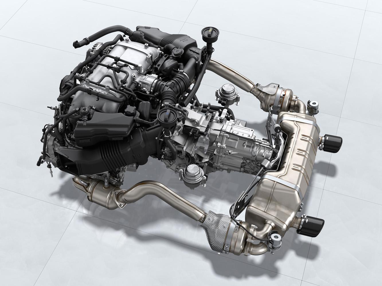 Porsche 718 Spyder與718 Cayman GT4專屬的4.0 升六缸水平對臥引擎，進化的輕量化前後懸吊彈簧柱源於賽車科技，透過球形接頭與底盤銜接，賦予更加敏銳的操控特性。