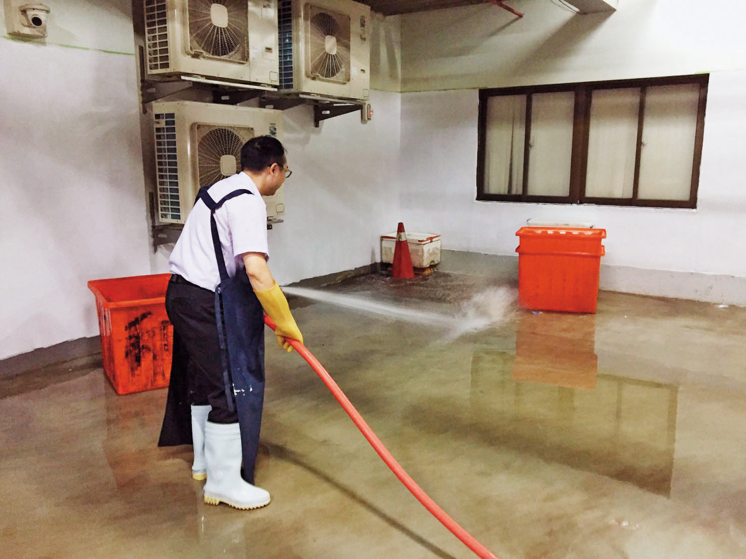 台北畜產公司前總經理楊嘉仁（圖）在新任總經理姚量議到任後，被派去掃廁所。（讀者提供）