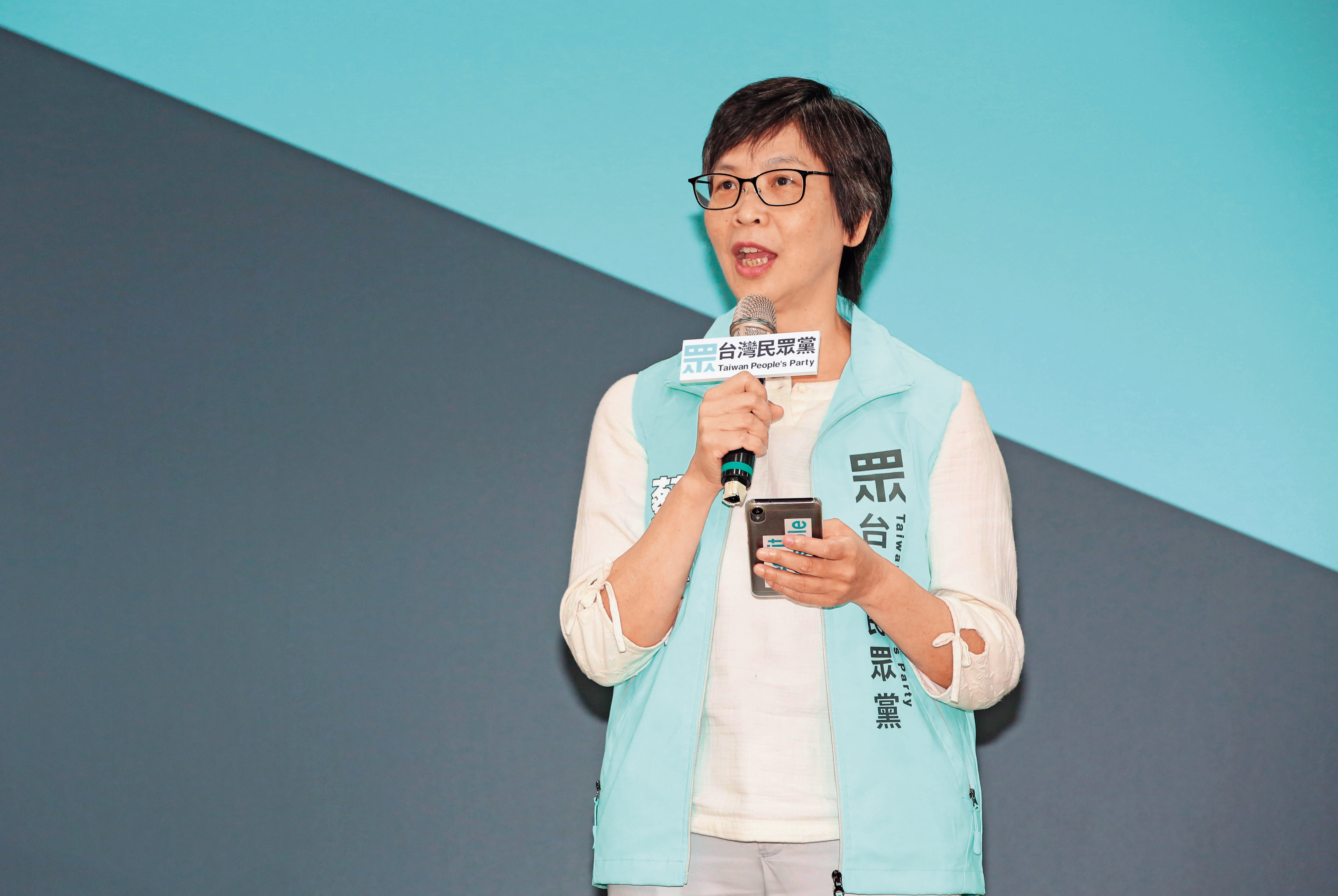 柯P的心腹蔡壁如負責處理民眾黨務及相關人事安排，畜產公司總經理人事案即由她操盤。