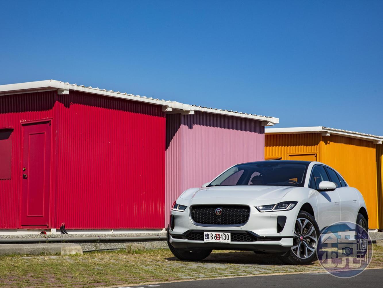 根據JAGUAR的說法，I-Pace可是品牌第一台所謂的「跑車型SUV」。
