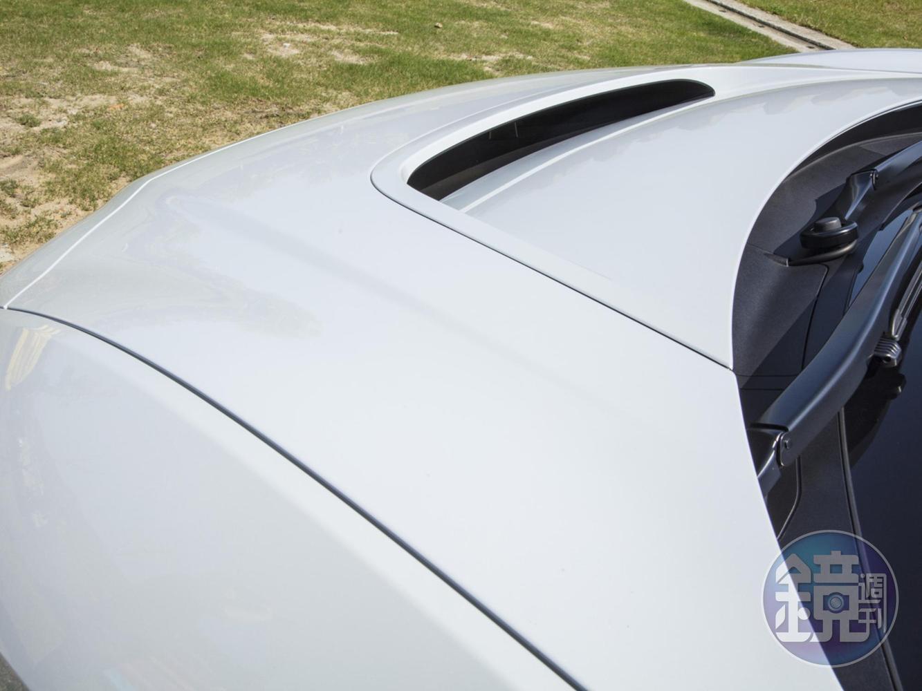 特殊的車頭造型能引導氣流通過車頭蓋與流線型車頂，降低空氣阻力。