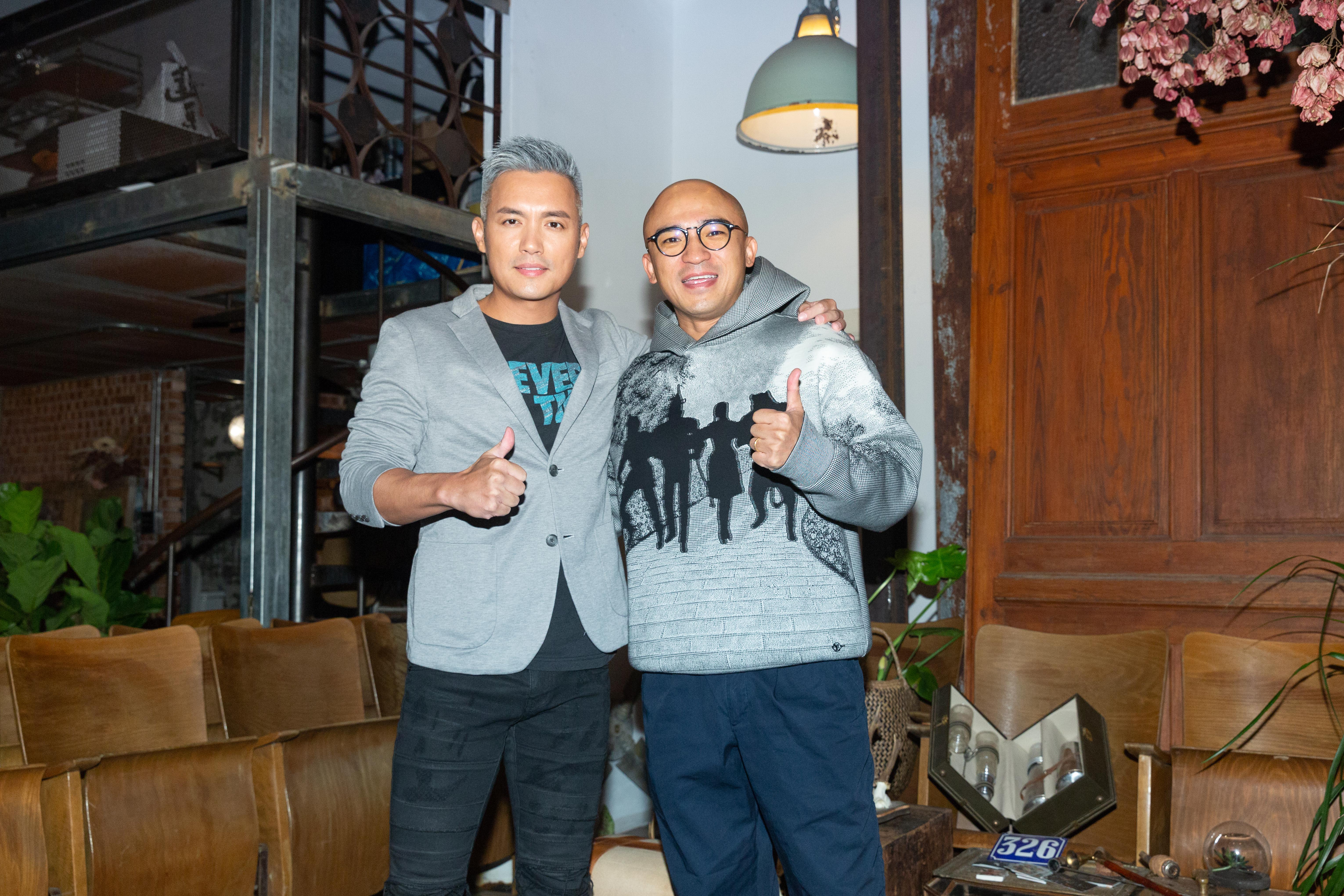 好友范逸臣特別帶了八寶大補帖，到場為小馬加油。