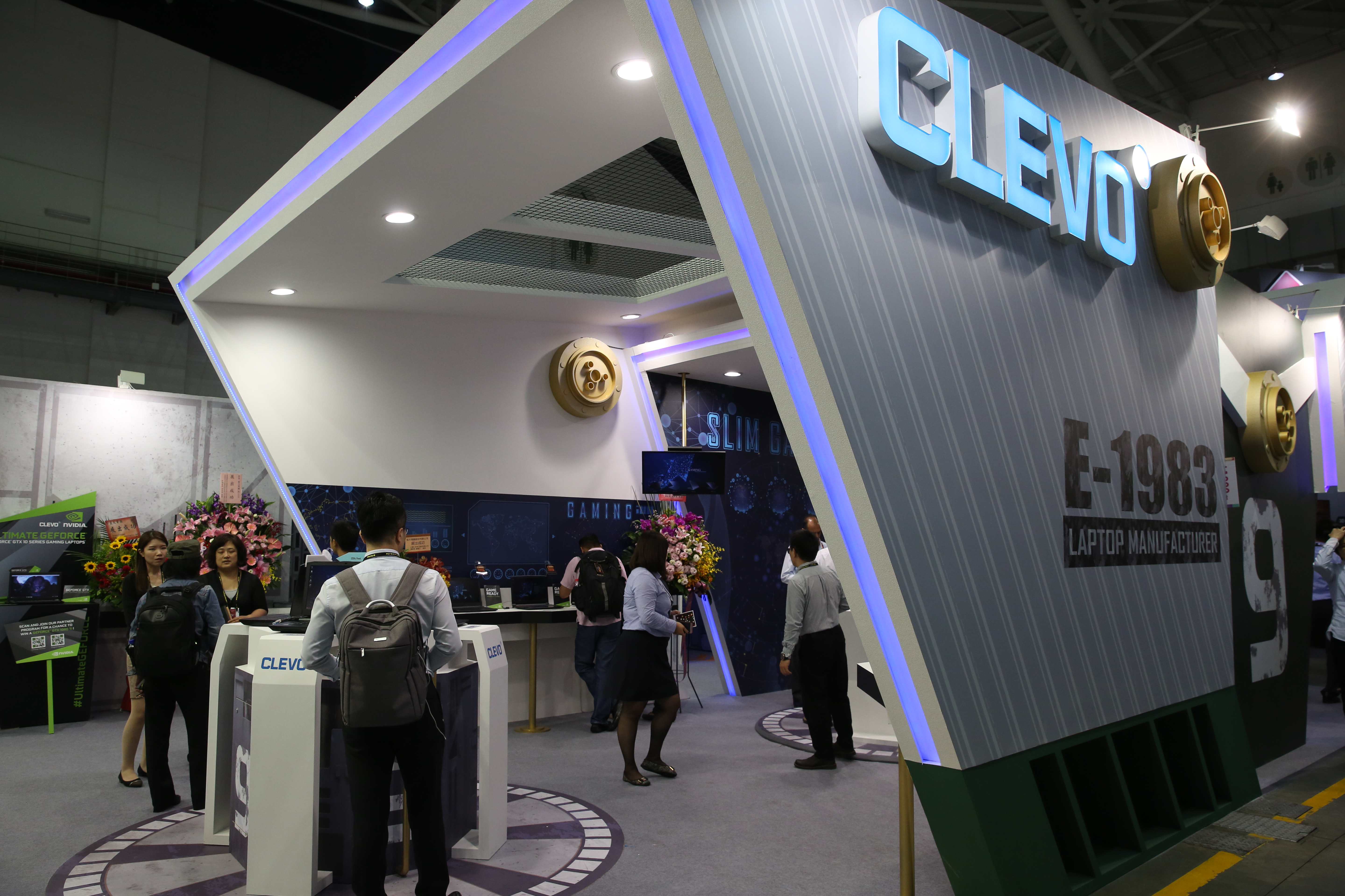 雙子星案中，南海控股遭質疑中資出局，自稱百分百台資的藍天電腦將遞補開發。