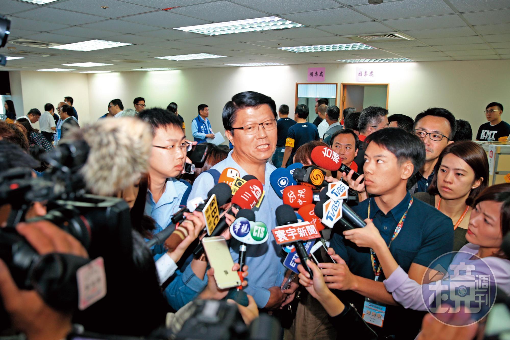 被視為韓系人馬的謝龍介（中）表態參選黨主席，定調藍營選後局面，將定於韓國瑜一尊。