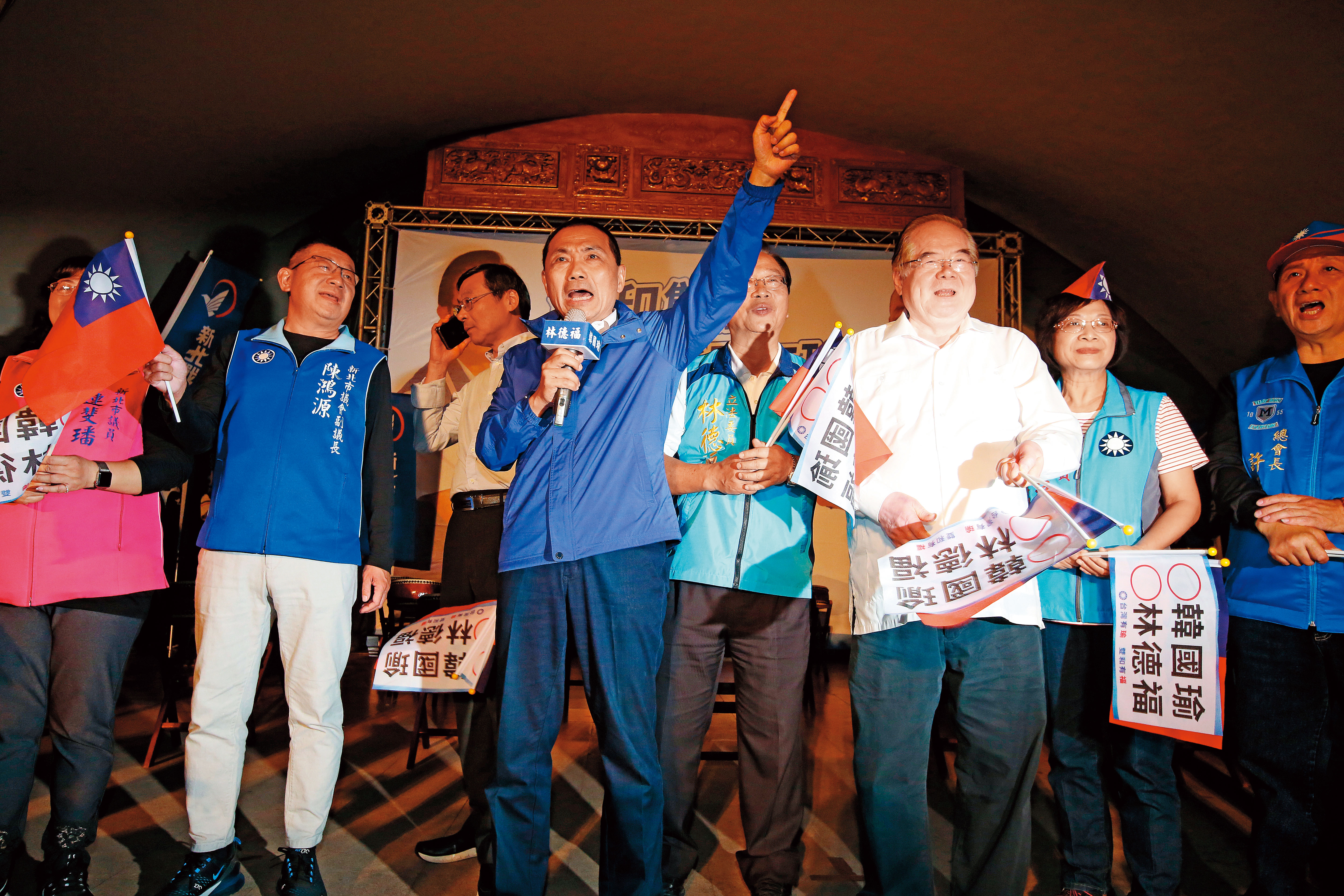 侯友宜力薦葉毓蘭入不分區，卻未替吳敦義遭外界質疑砲火緩頰，讓吳「點滴在心」。